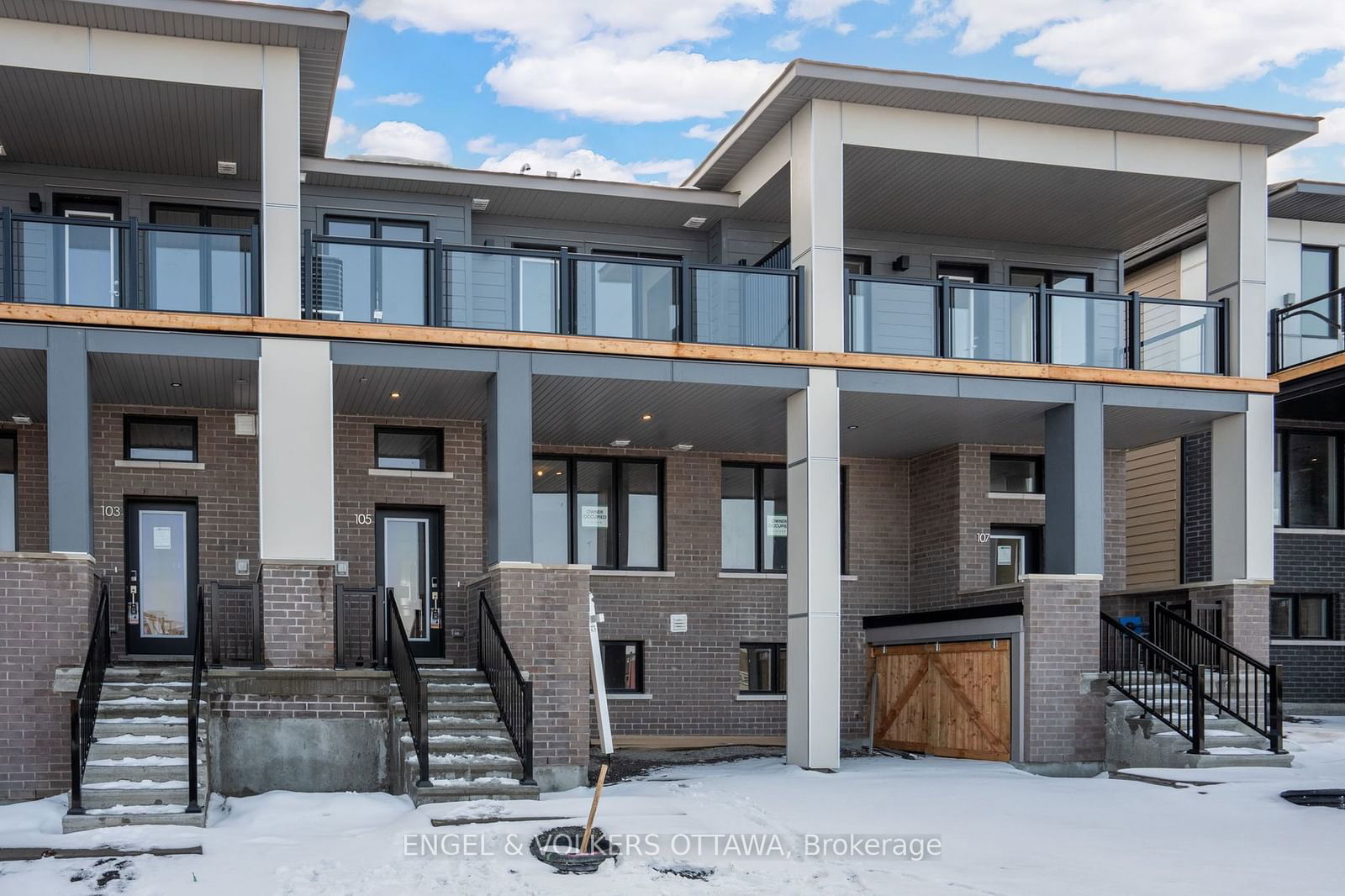 Townhouse for lease at 105 Beebalm Crescent, Barrhaven, 7711 - Barrhaven - Half Moon Bay, K2J 7G8 - MLS: X11937763