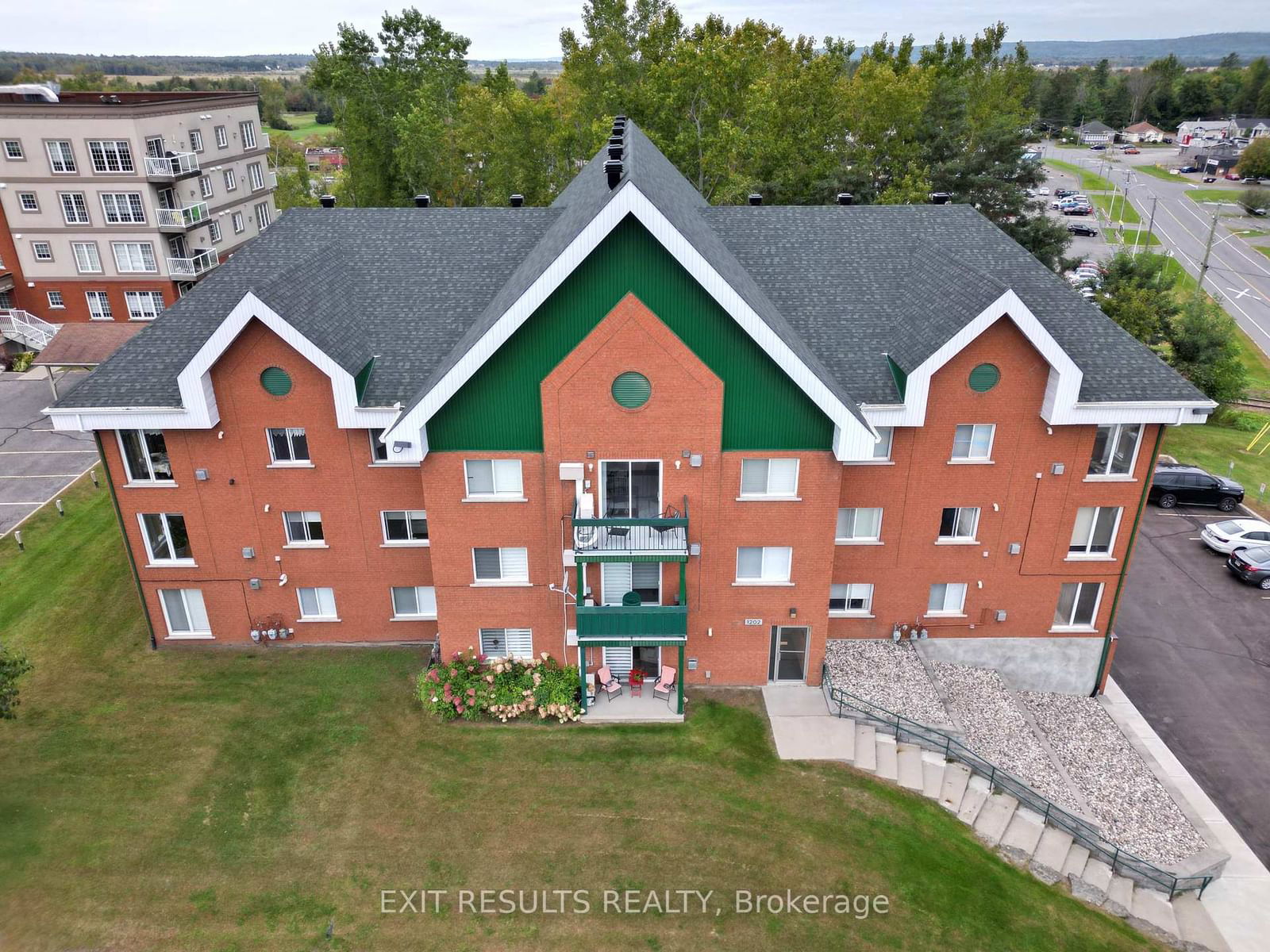 Building at 1202 Clement Street, Hawkesbury, 612 - Hawkesbury