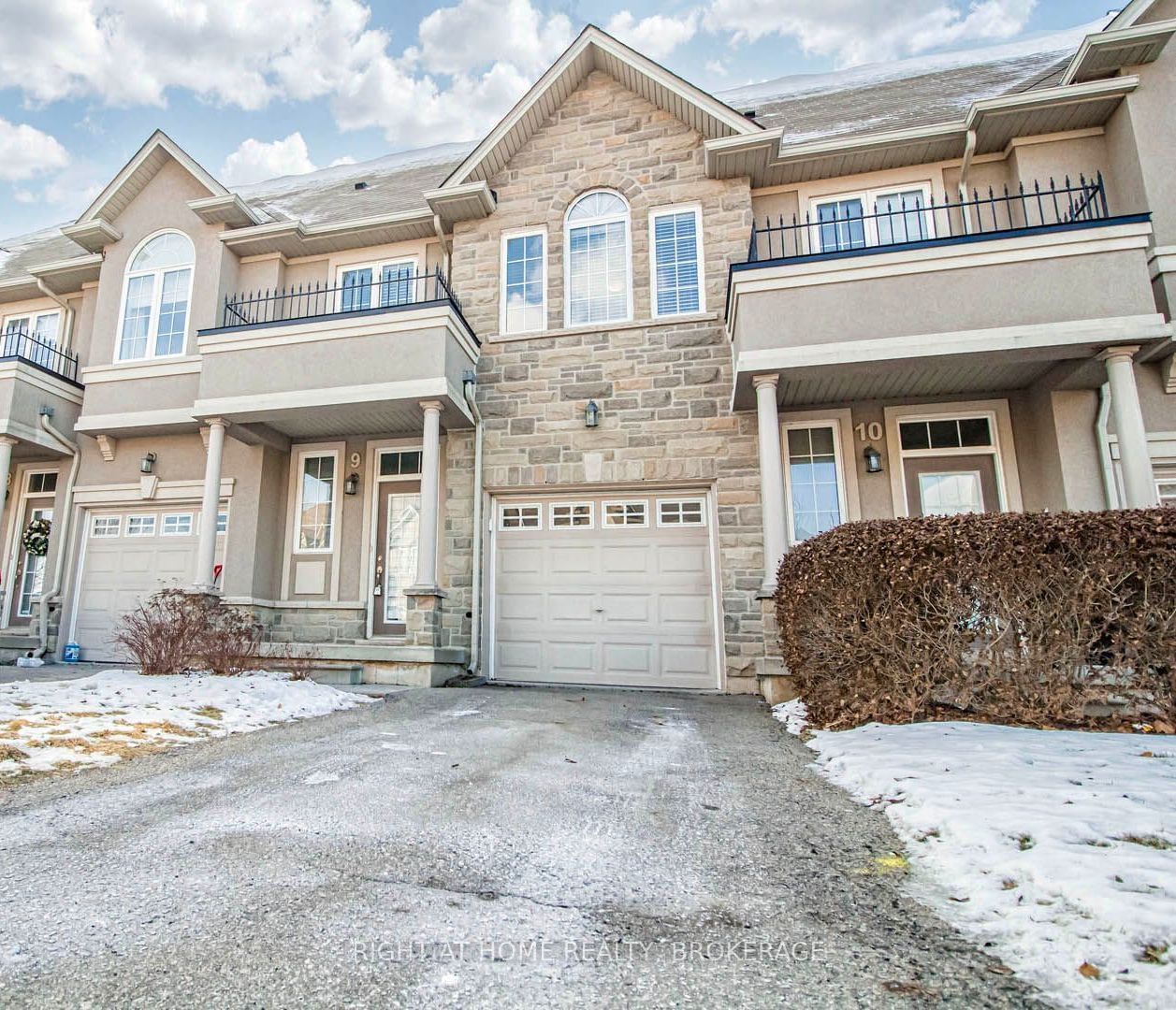 Townhouse for sale at 9-370 Stonehenge Drive, Hamilton, Meadowlands, L9K 0H9 - MLS: X11937888