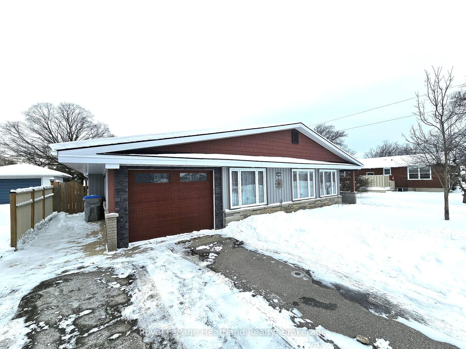 Detached House sold at 205 BLAKE Street, Goderich, Goderich Town, N7A 1Z1 - MLS: X11937954