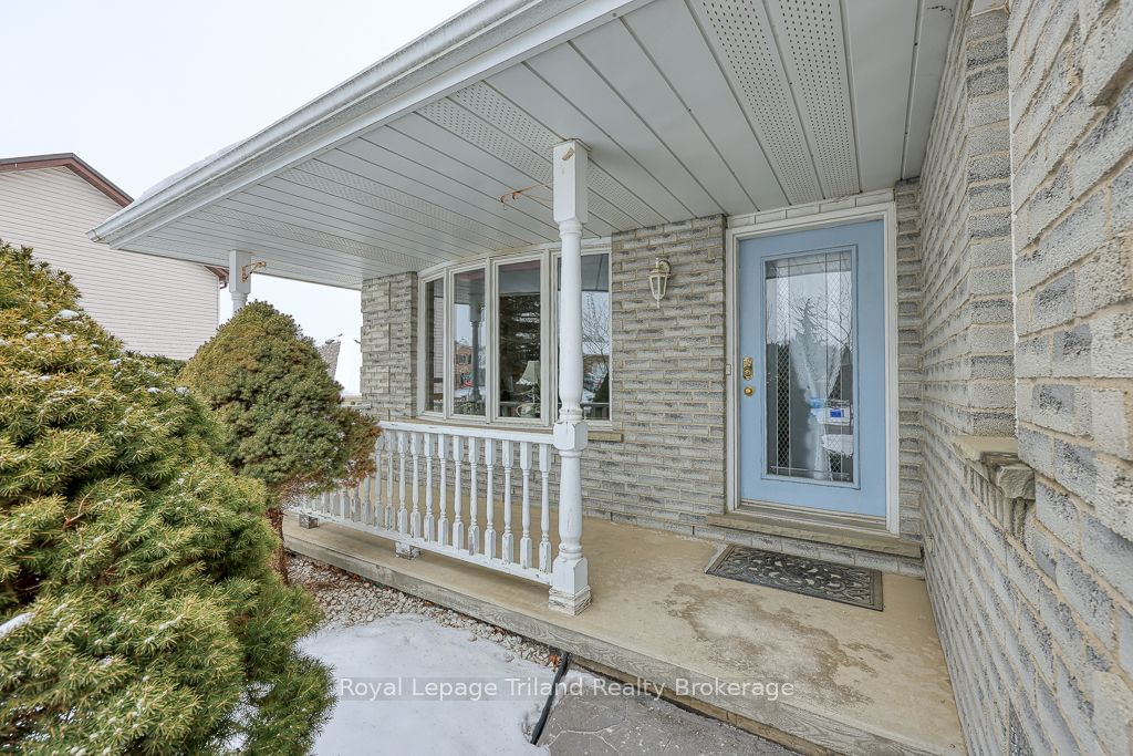 Detached House for sale at 125 Fifth Avenue, Woodstock, Woodstock - South, N4S 8V6 - MLS: X11937986