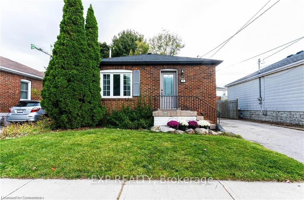 Detached House for lease at 90 East 11th Street, Hamilton, Inch Park, L9A 3T4 - MLS: X11938049