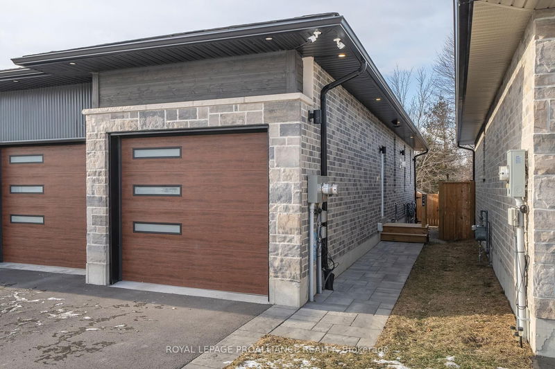 Unit B — 74 Dewal Pl, Belleville -  image-0-0