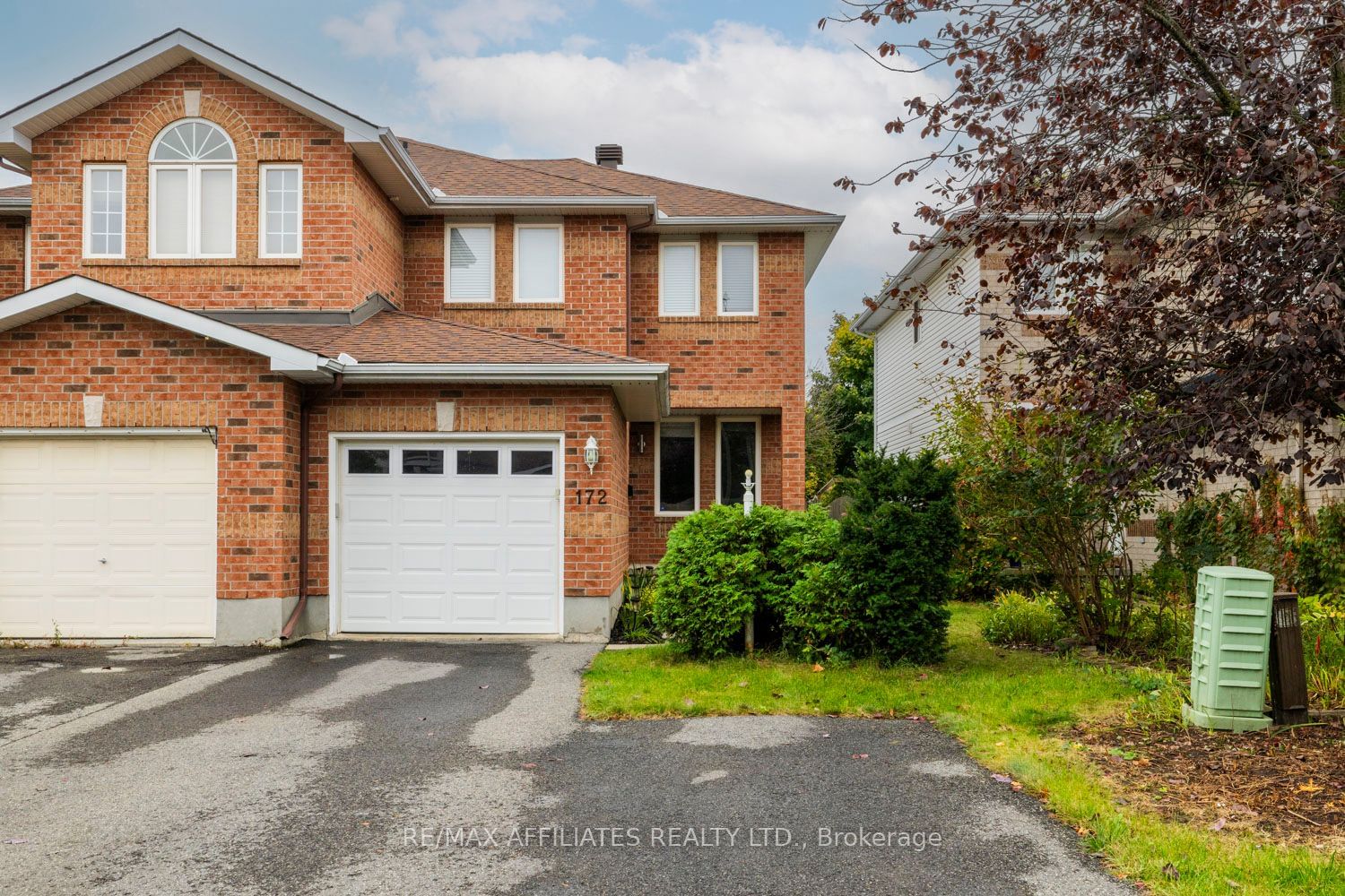 Semi-Detached House sold at 172 Mountshannon Drive, Barrhaven, 7706 - Barrhaven - Longfields, K2J 4M9 - MLS: X11938134