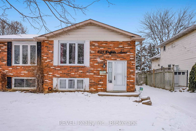 home for sale on 4529 Dufferin Avenue