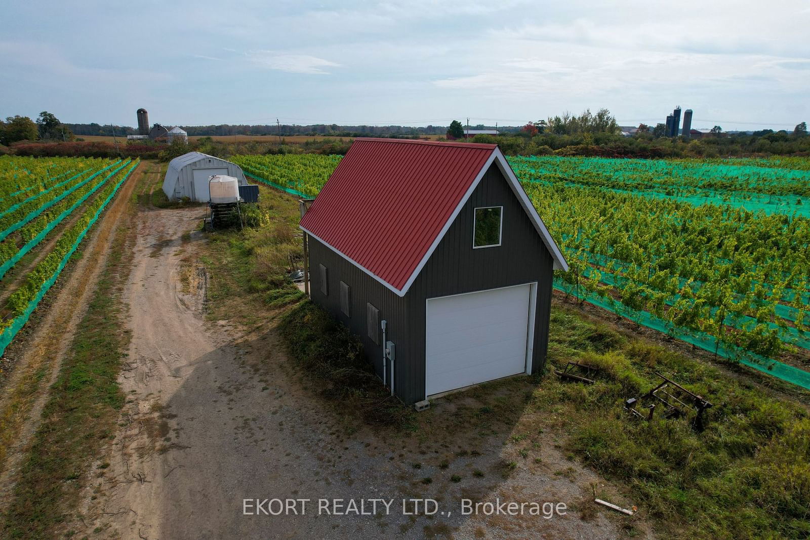 Building at 811 Danforth Road, Prince Edward County, Wellington