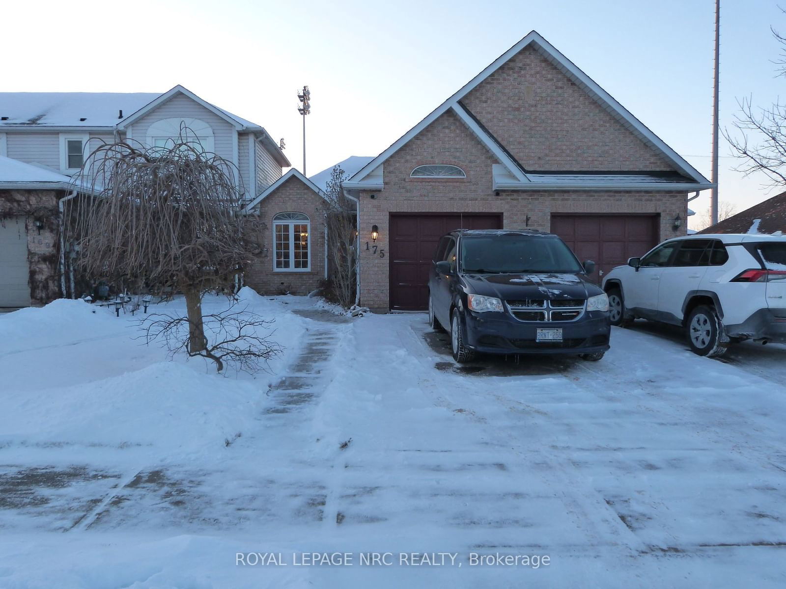 Townhouse for sale at 175 ST.LAWRENCE Drive, Welland, L3C 7H6 - MLS: X11938862