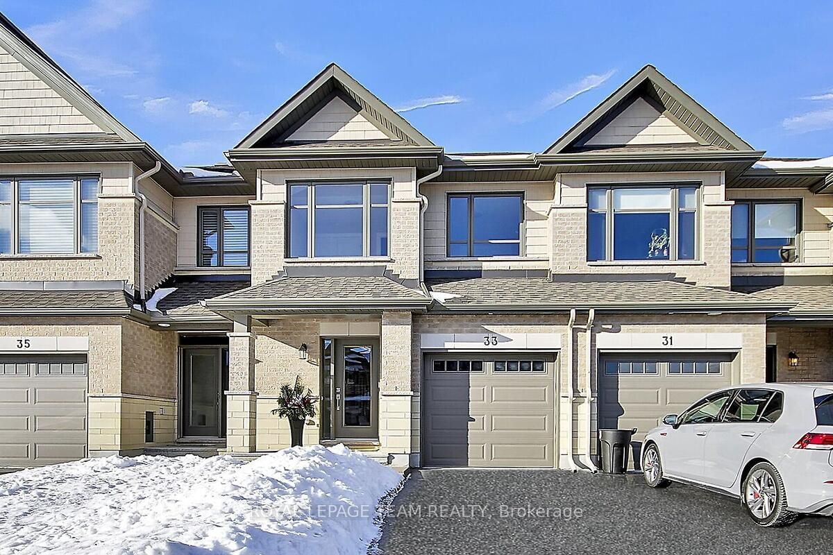 Townhouse sold at 33 PORTER Street, Stittsville - Munster - Richmond, 8203 - Stittsville (South), K2S 2L9 - MLS: X11938912