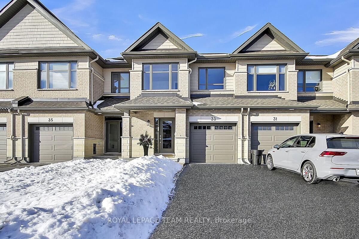 Townhouse sold at 33 PORTER Street, Stittsville - Munster - Richmond, 8203 - Stittsville (South), K2S 2L9 - MLS: X11938912