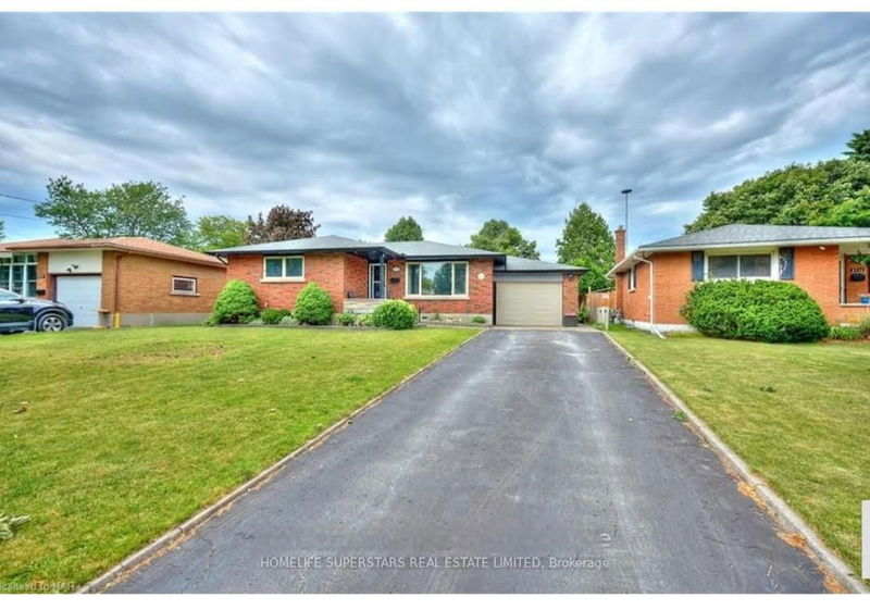 home for lease on 6721 Demetre Crescent