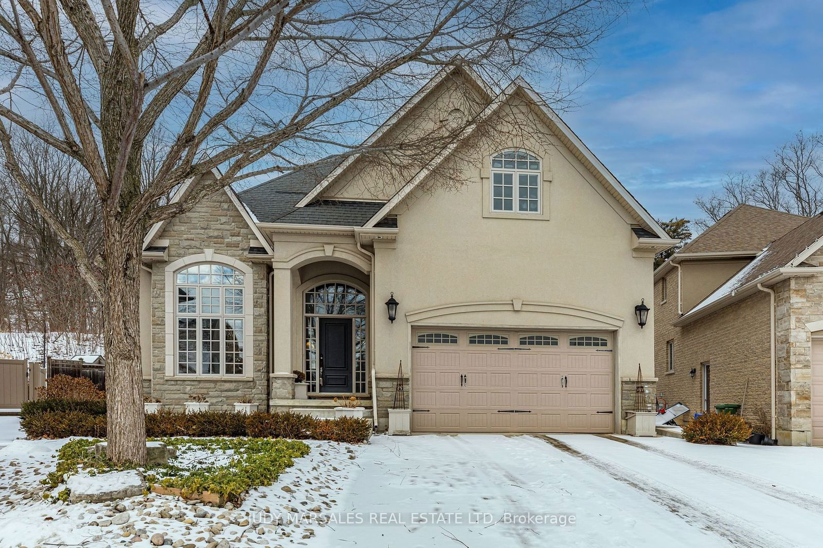 Detached House for sale at 35 Sweetman Drive, Hamilton, Dundas, L9H 7T4 - MLS: X11939061