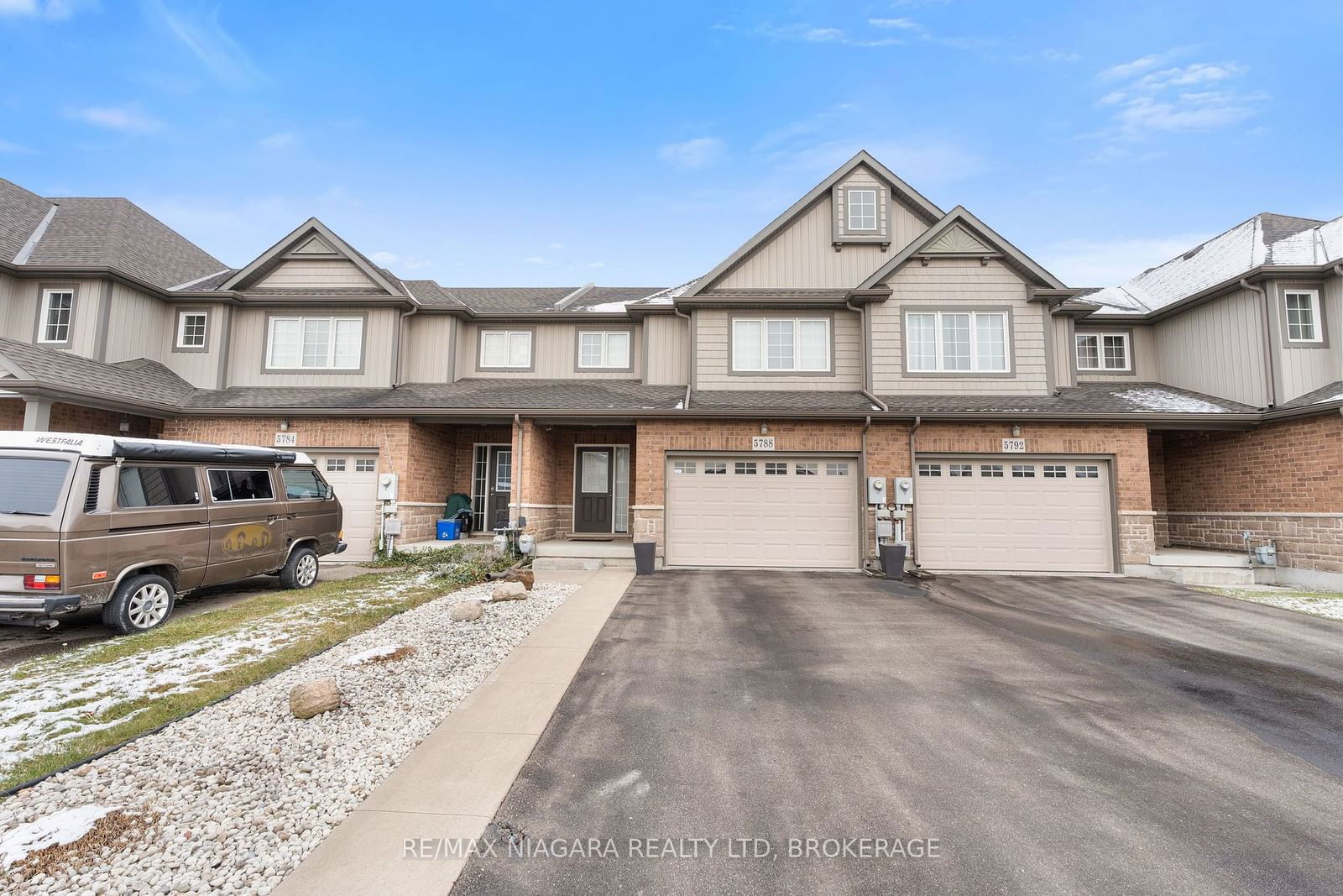 Townhouse for lease at 5788 Osprey Avenue, Niagara Falls, L2H 0G2 - MLS: X11939133