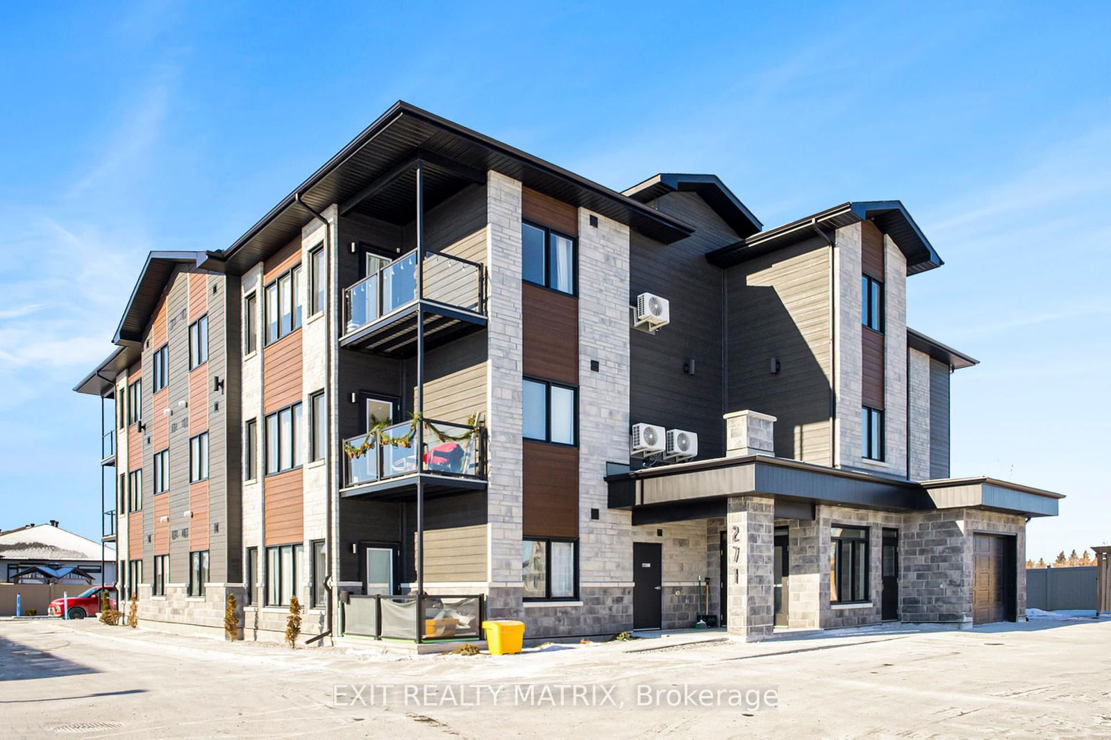 Building at 271 Belfort Street, Russell, Embrun