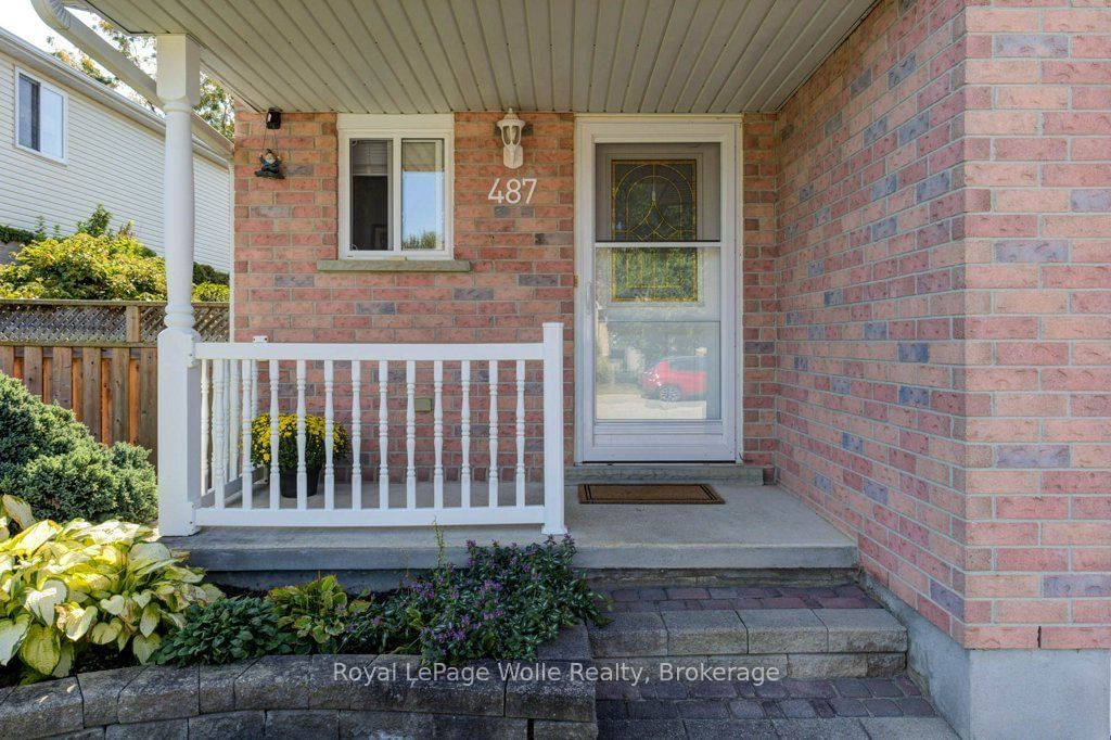 Detached House sold at 487 Sandbanks Crescent, Waterloo, N2V 2J3 - MLS: X11939286