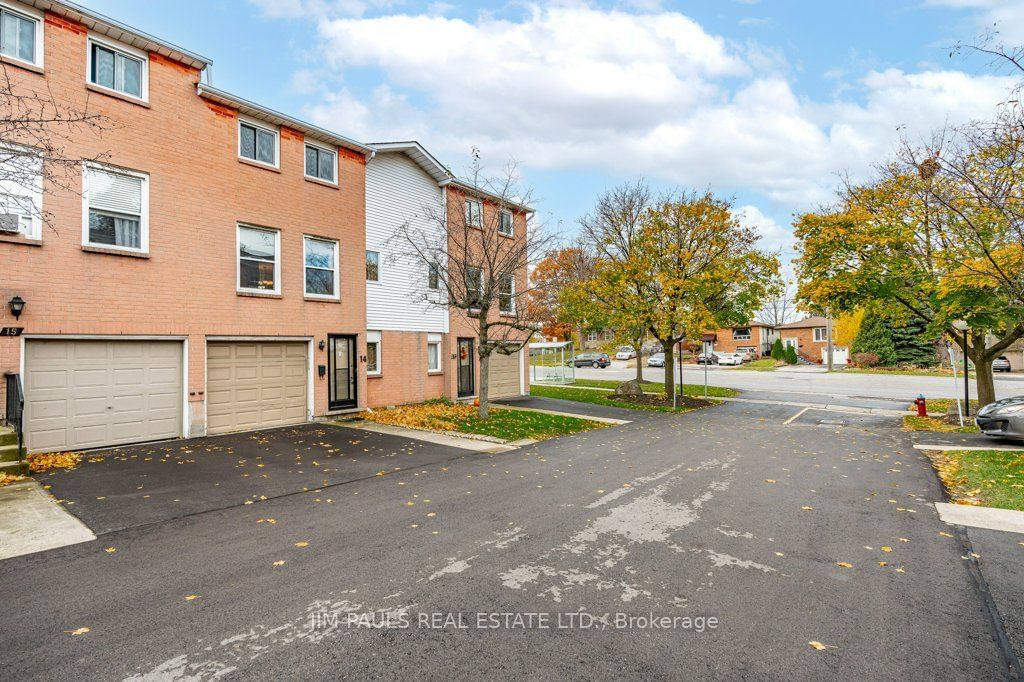 Townhouse sold at 14-1255 Upper Gage Avenue, Hamilton, Quinndale, L8W 3C7 - MLS: X11939345