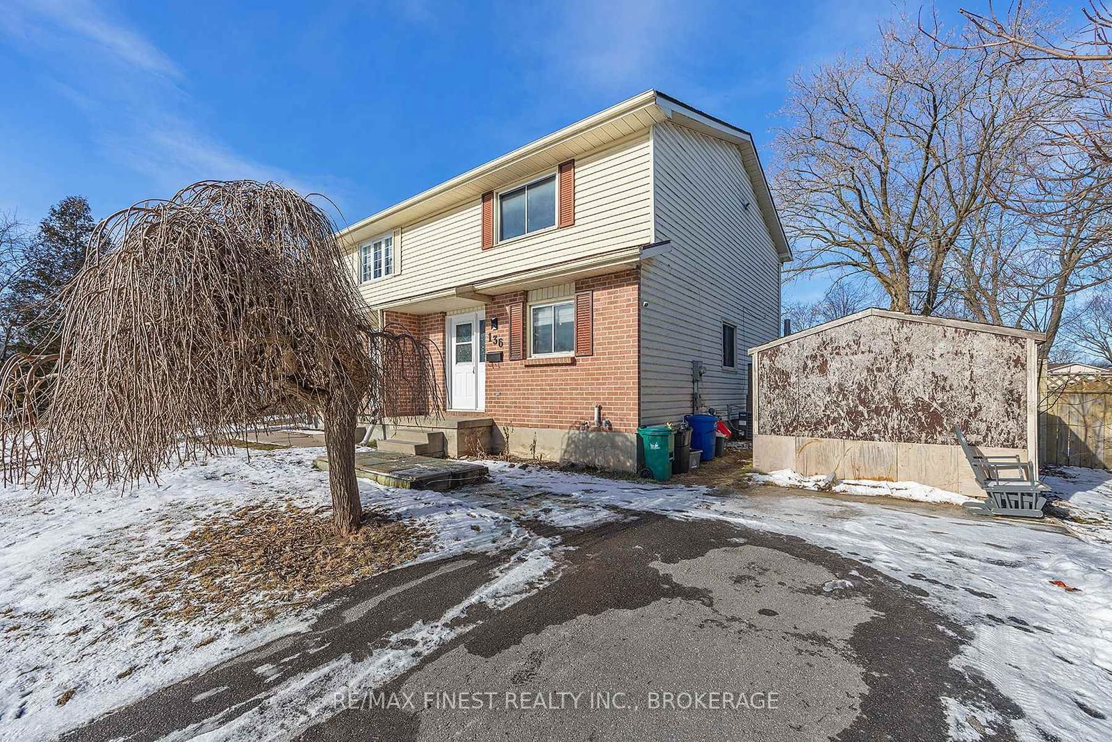 Semi-Detached House for sale at 136 Jean Worrell Crescent, Kingston, K7K 6T4 - MLS: X11939599