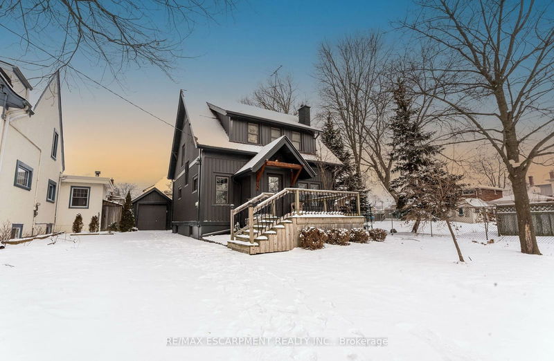 home for sale on 2 Highland Gdns