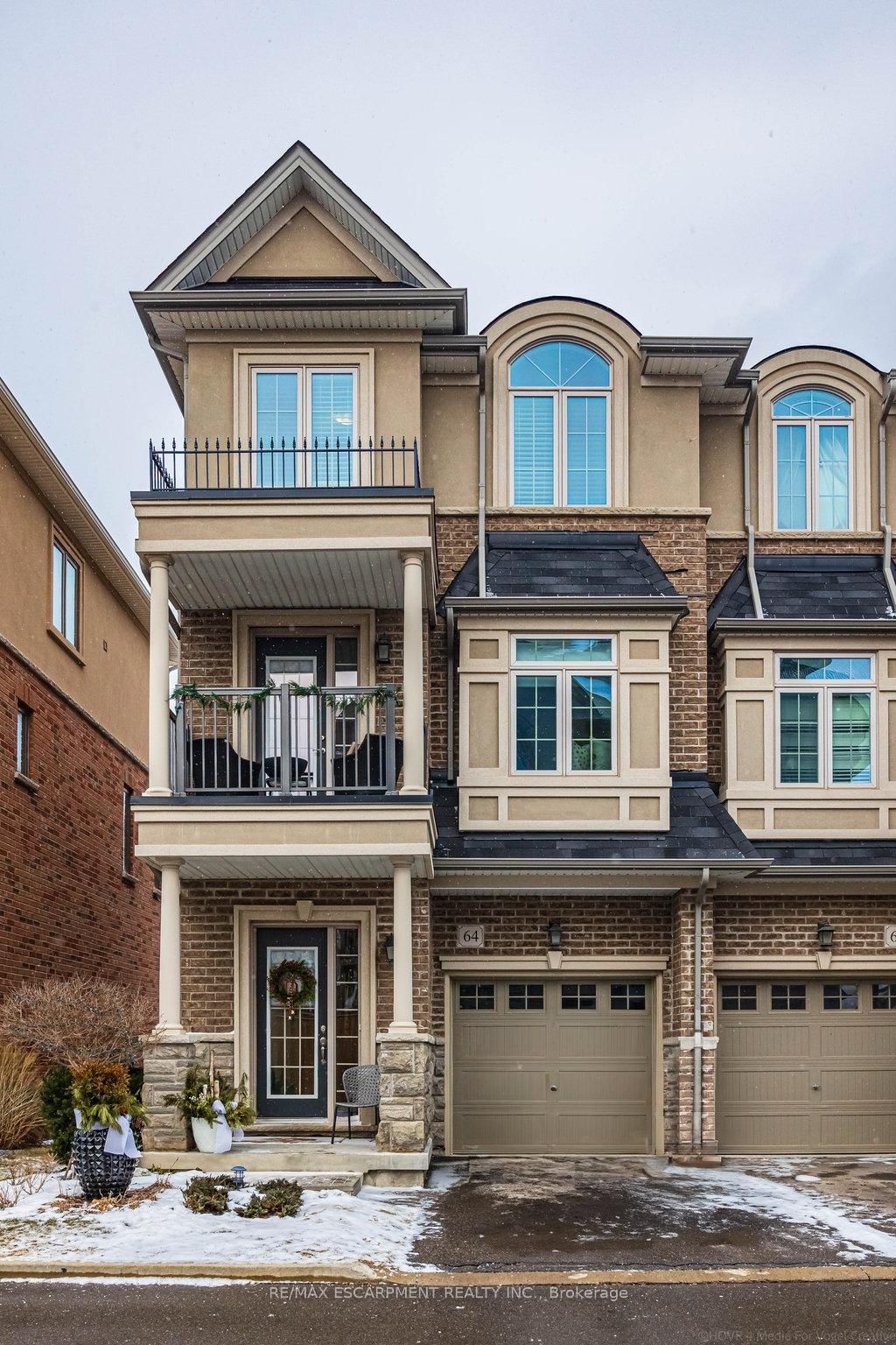 Townhouse sold at 64 Borers Creek Circle, Hamilton, Waterdown, L8B 1W3 - MLS: X11939866