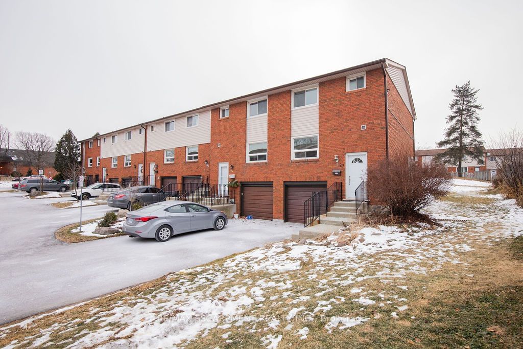 Townhouse for sale at 27-90 Magnolia Drive, Hamilton, Mountview, L9C 6R9 - MLS: X11939932