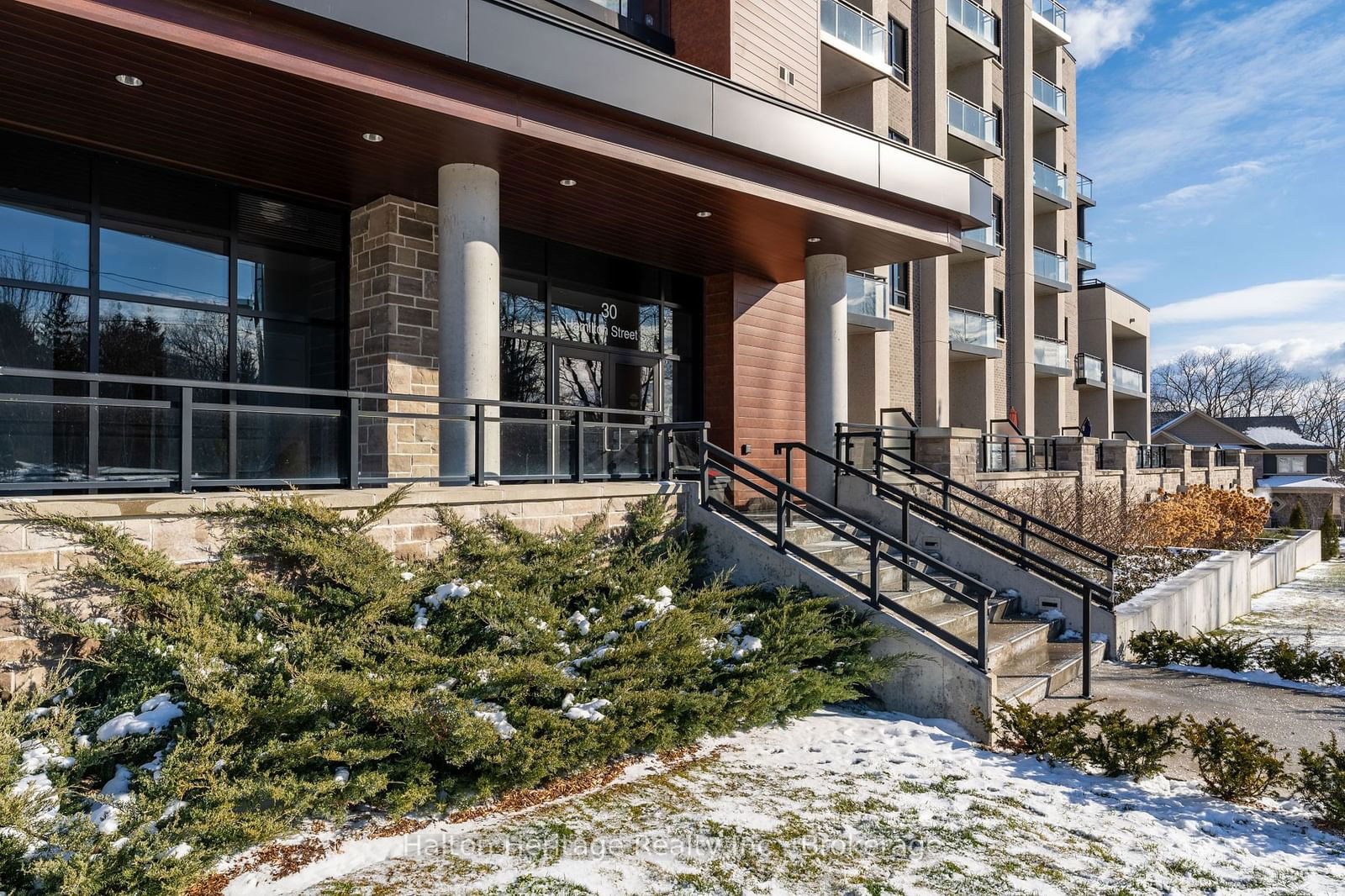 Condo sold at 503-30 Hamilton Street, Hamilton, Waterdown, L8B 1V8 - MLS: X11939945