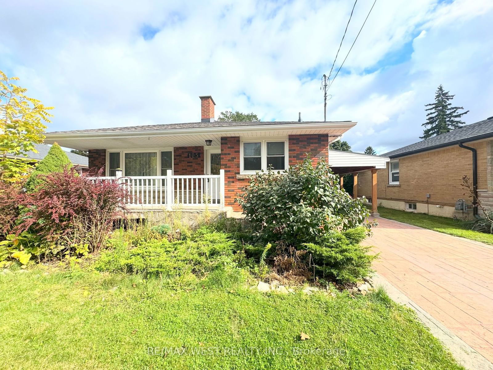 Detached House for sale at 105 Kings Forest Drive, Hamilton, Huntington, L8T 4J8 - MLS: X11940044