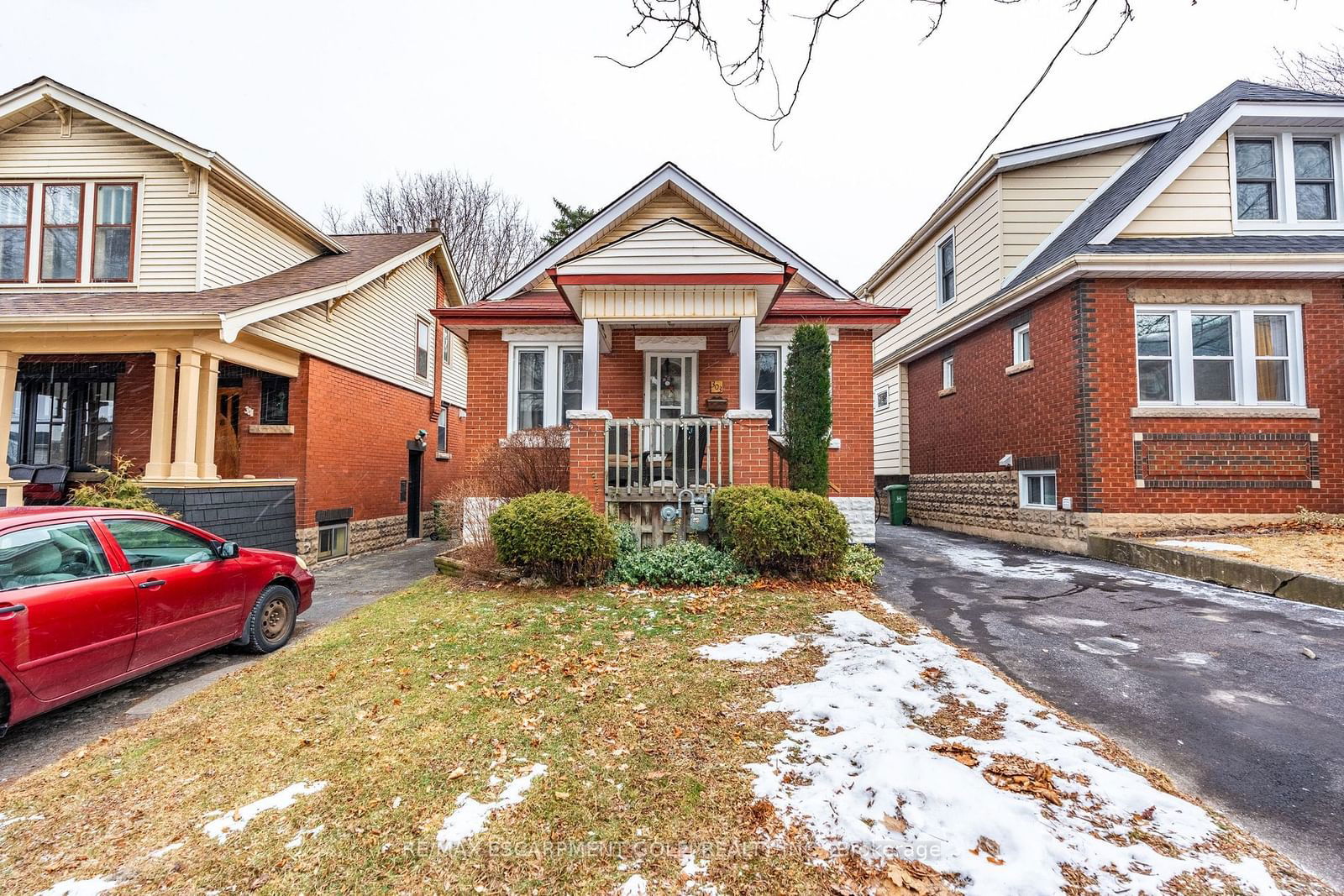 Detached House for sale at 303 HOUGHTON Avenue, Hamilton, Delta, L8K 2N4 - MLS: X11940187