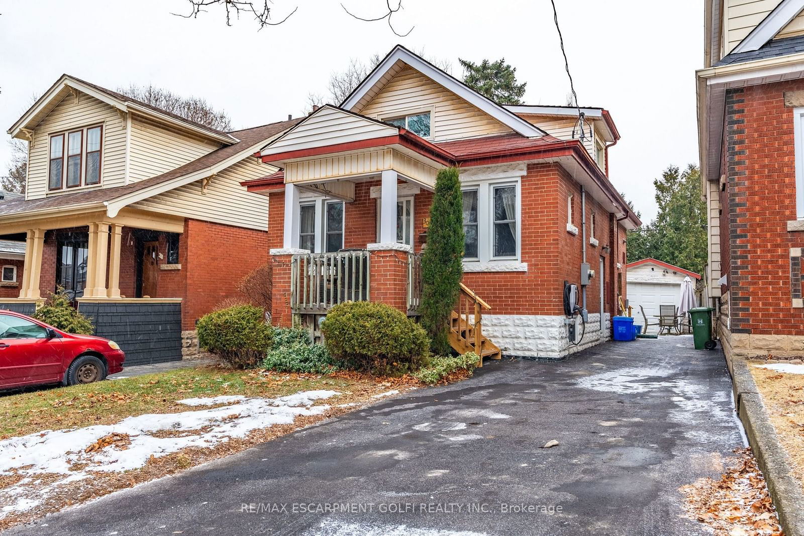 Detached House for sale at 303 HOUGHTON Avenue, Hamilton, Delta, L8K 2N4 - MLS: X11940187