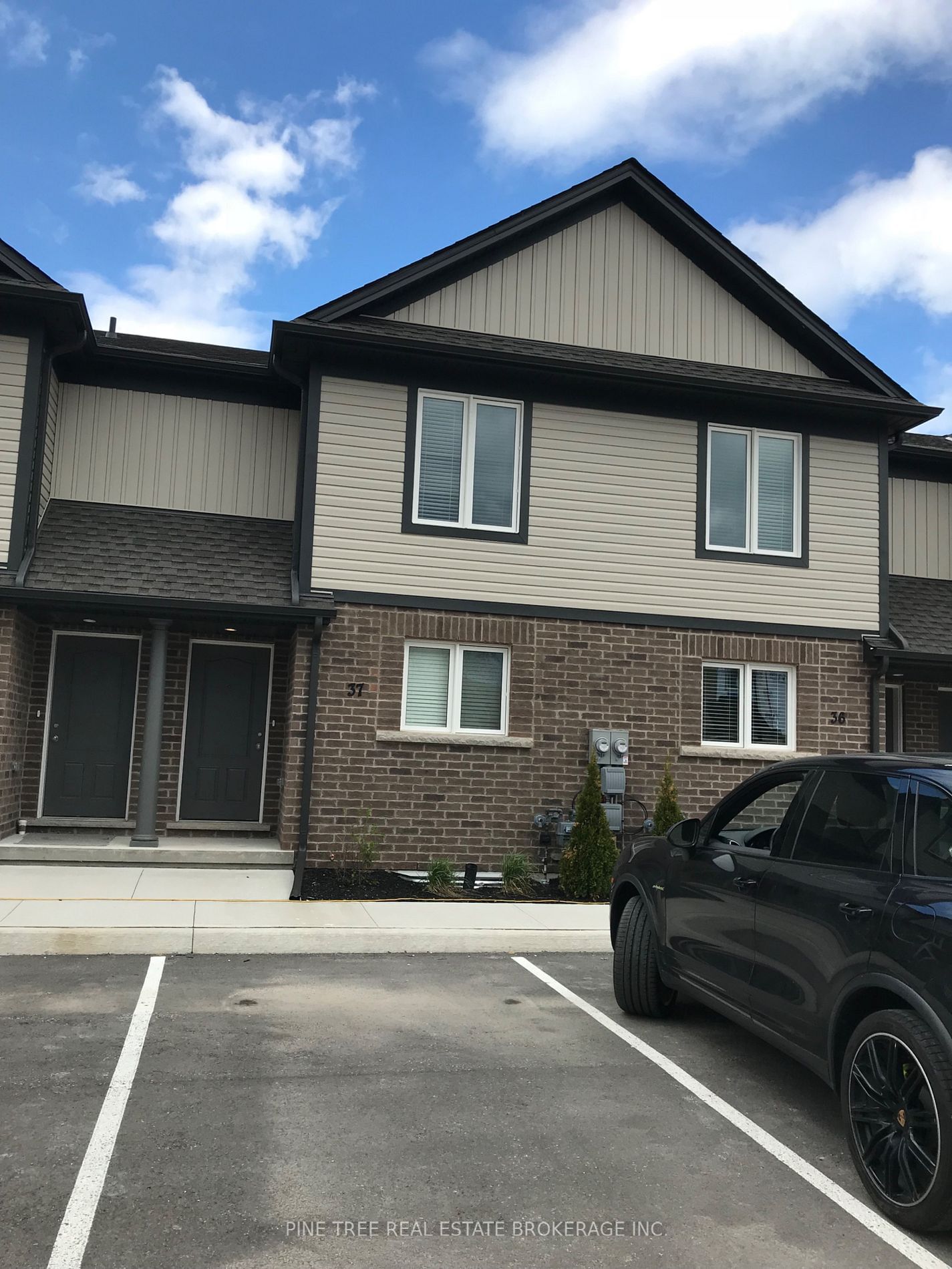 Townhouse for lease at 37-7768 Ascot Circle, Niagara Falls, L2H 3P9 - MLS: X11940207