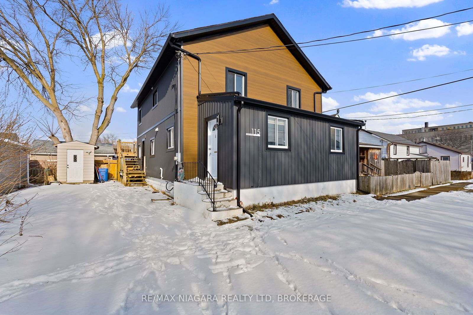 Building at 115 Kinnear Street, Port Colborne