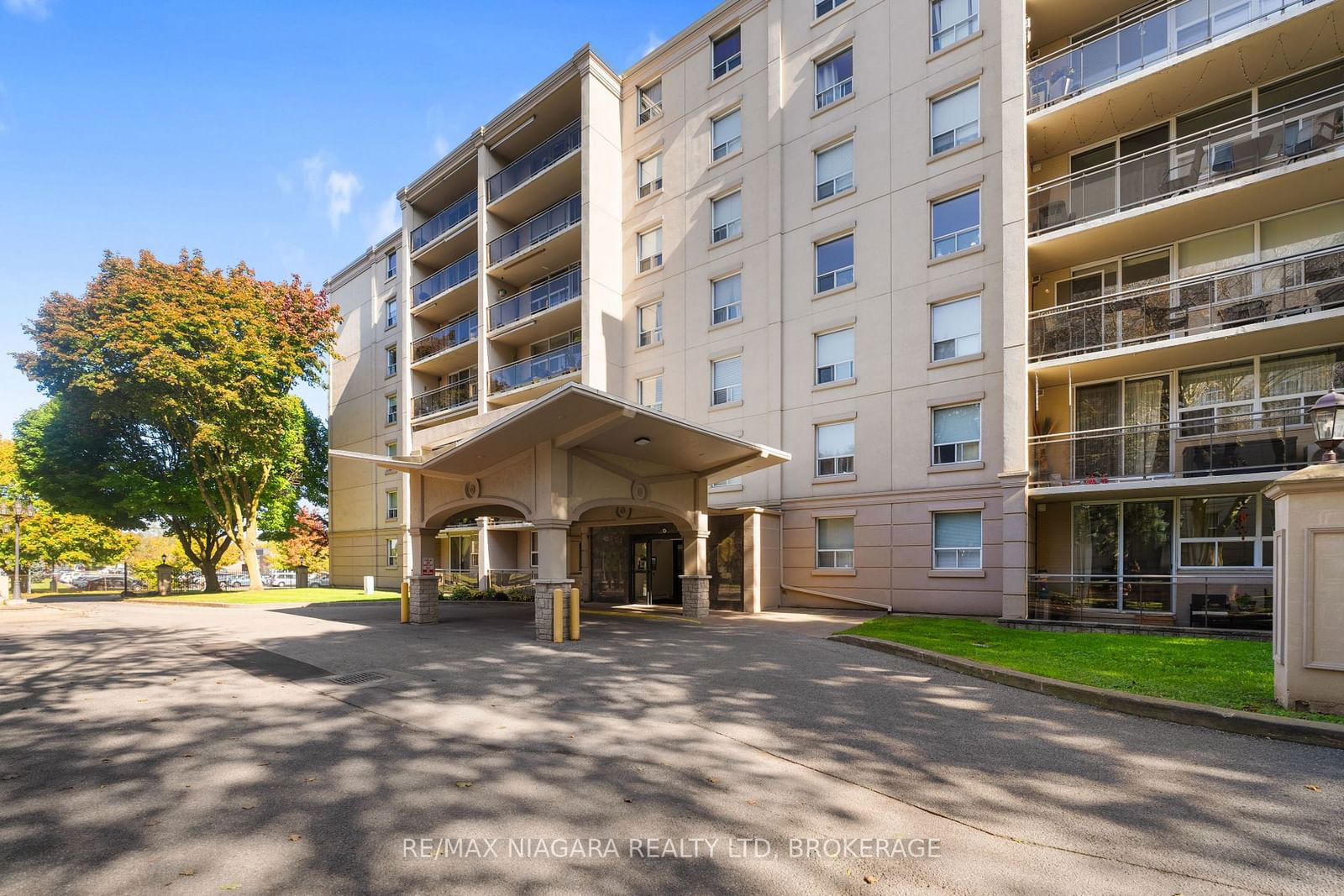 Building at 6390 Huggins Street, Niagara Falls, 206 - Stamford