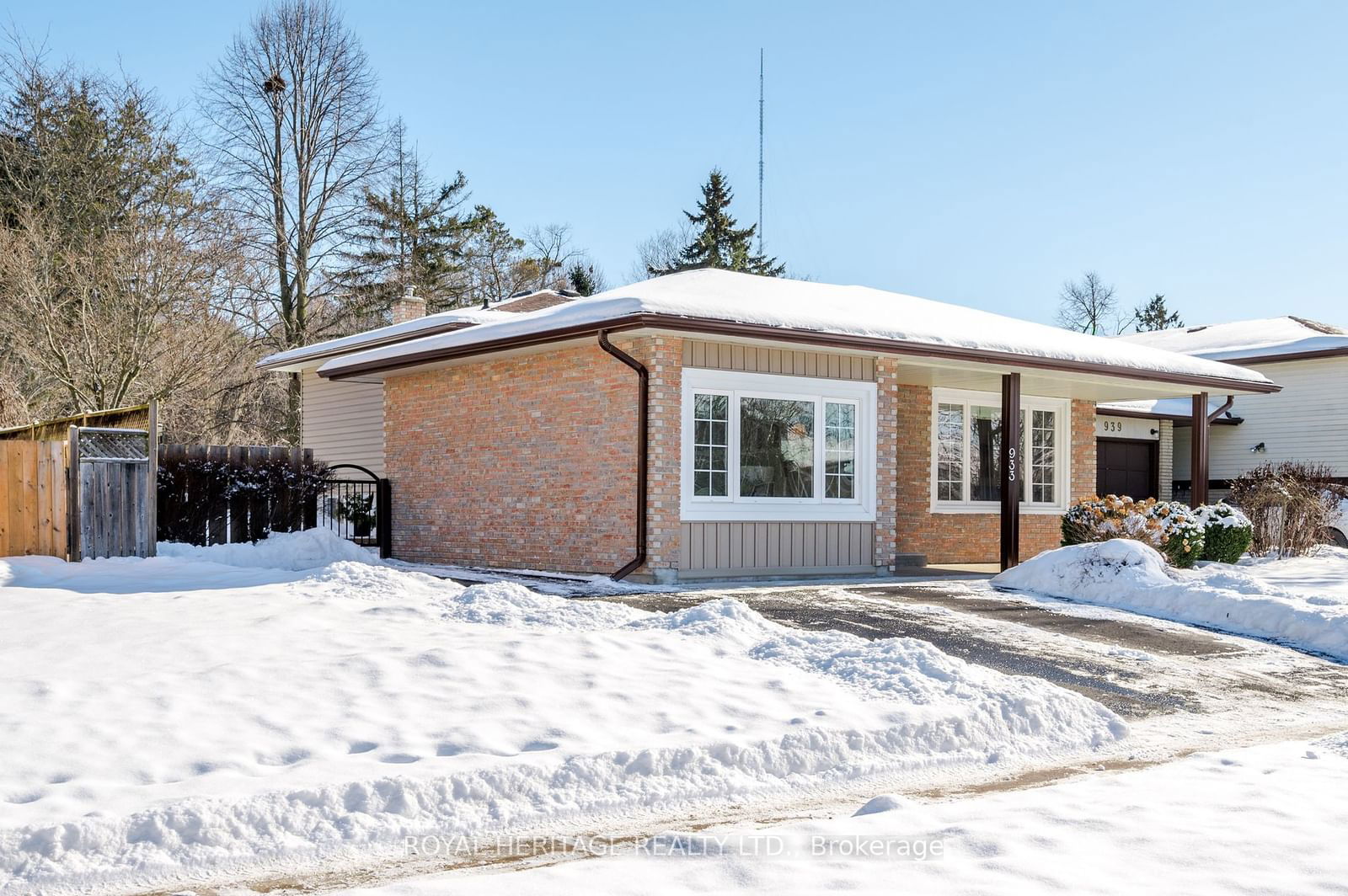 Detached House for sale at 933 Ashdale Crescent, Peterborough, Ashburnham, K9H 7H6 - MLS: X11940816