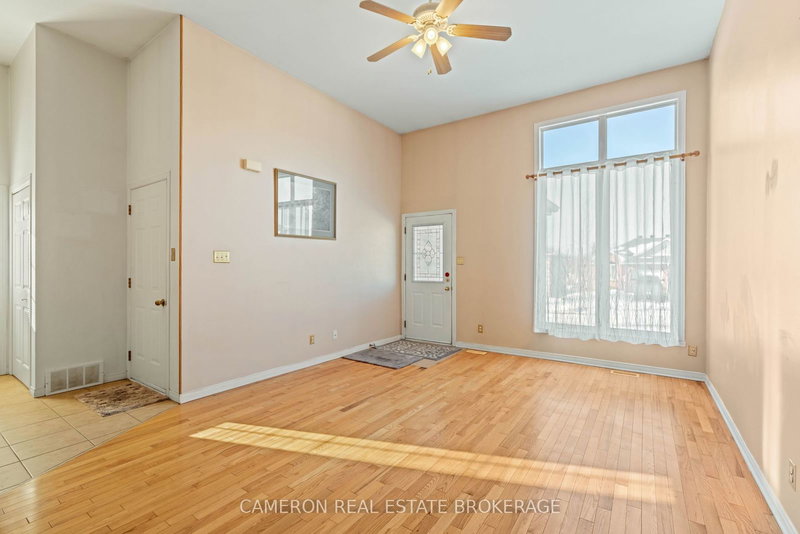 106 Hemlock Cres, Cornwall, K6H 7L7 | Image 2