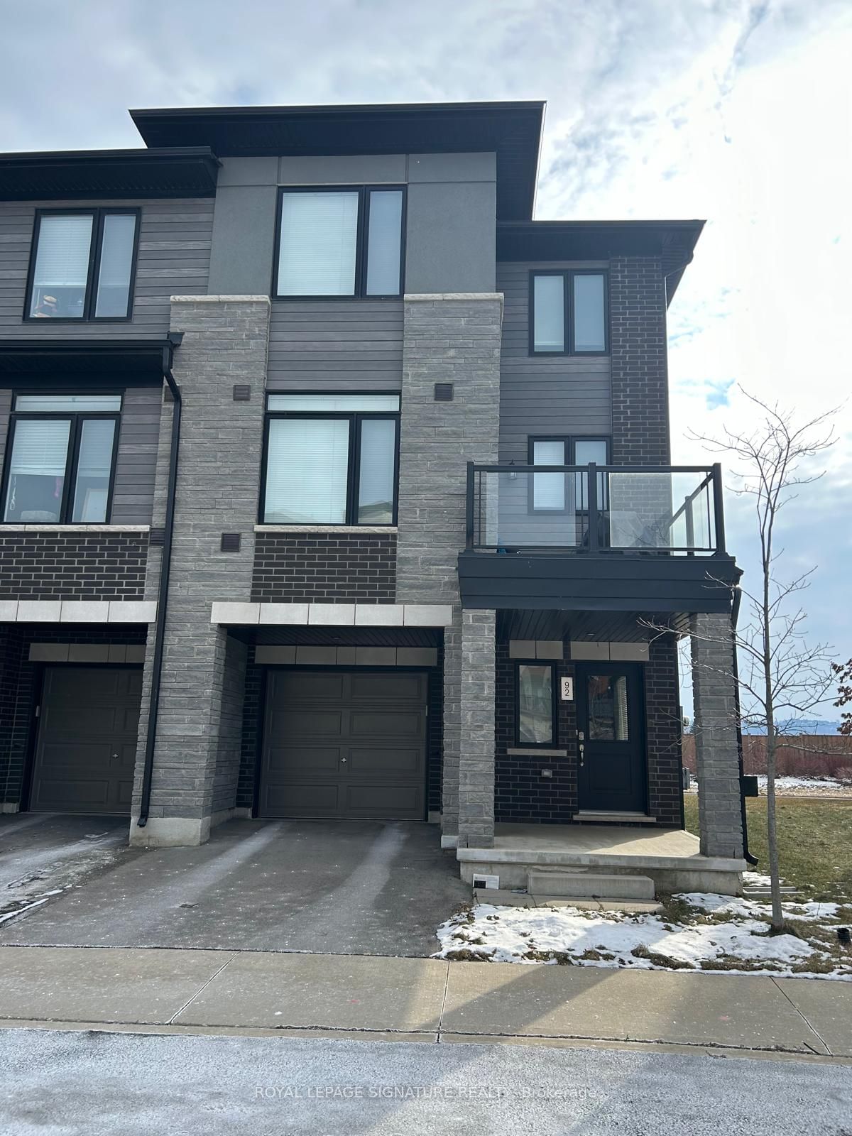 Townhouse leased at 92-590 North Service Road, Hamilton, Stoney Creek, L8E 0K5 - MLS: X11941099