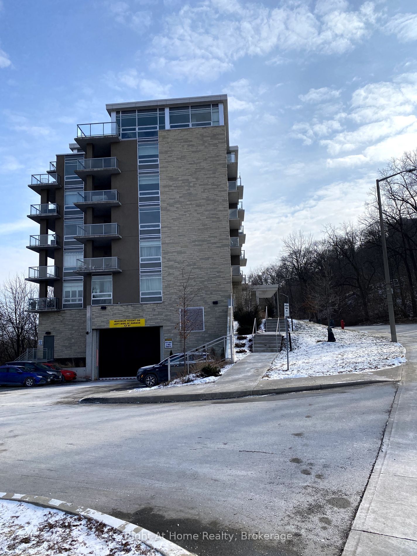 Condo for sale at 606-455 CHARLTON Avenue, Hamilton, Stinson, L8N 0B2 - MLS: X11941361