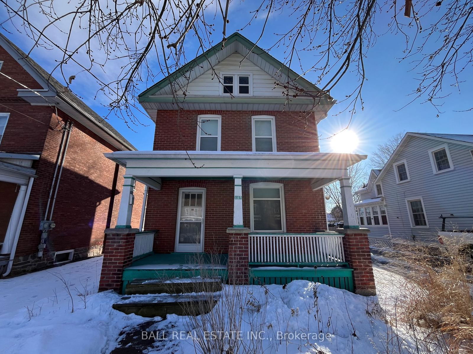 Detached House for sale at 215 Perry Street, Peterborough, Downtown, K9J 2H9 - MLS: X11941455