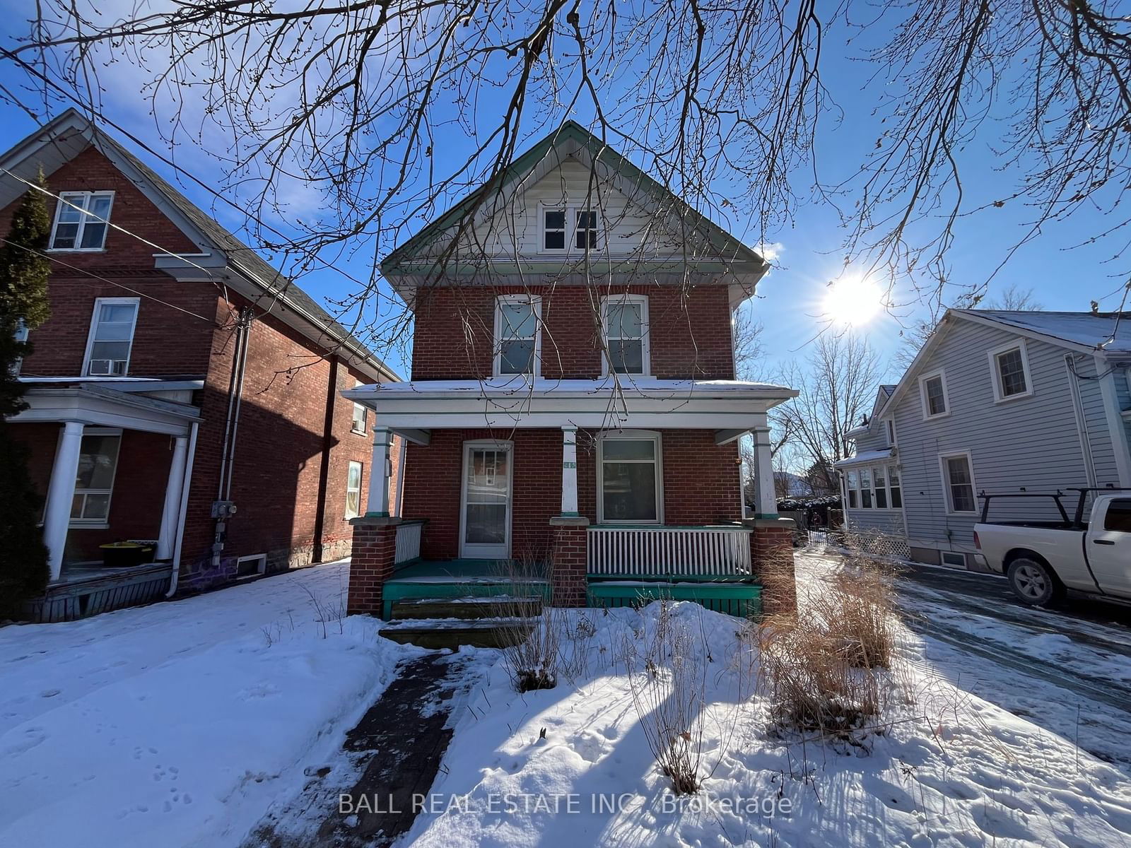 Detached House for sale at 215 Perry Street, Peterborough, Downtown, K9J 2H9 - MLS: X11941455