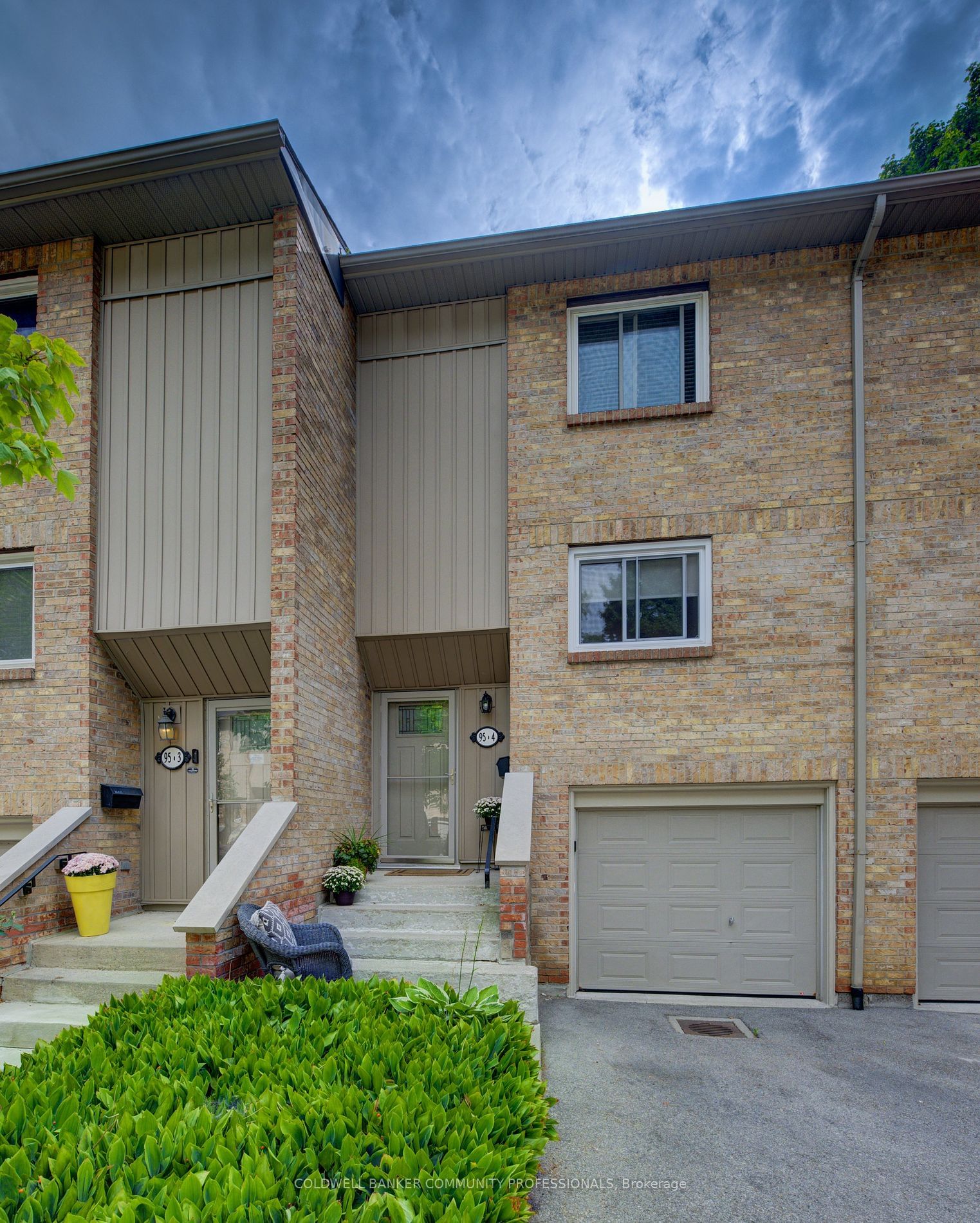 Townhouse for sale at 4-95 Fonthill Road, Hamilton, Fessenden, L9C 6T1 - MLS: X11941555