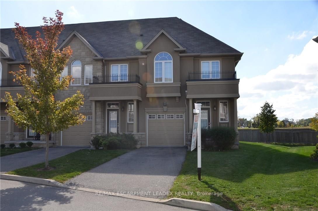 Townhouse for lease at 6-370 Stonehenge Drive, Hamilton, Ancaster, L9K 0H9 - MLS: X11941711