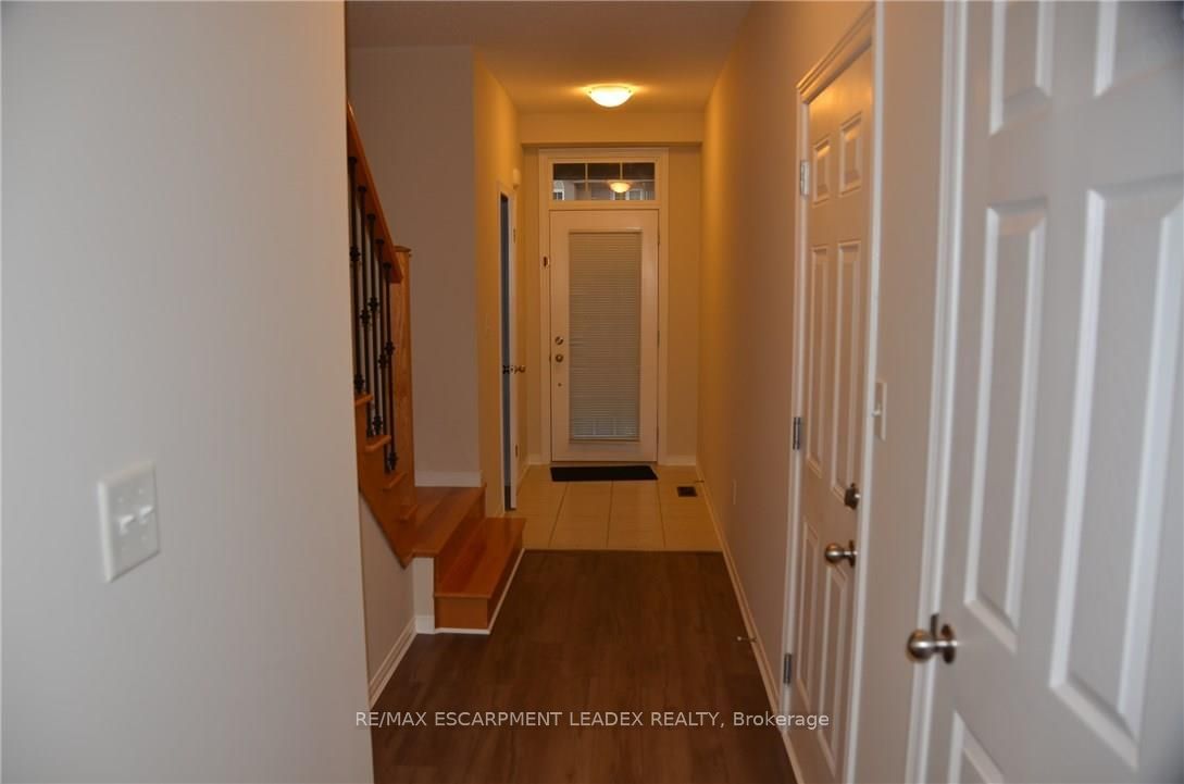 Townhouse for lease at 6-370 Stonehenge Drive, Hamilton, Ancaster, L9K 0H9 - MLS: X11941711