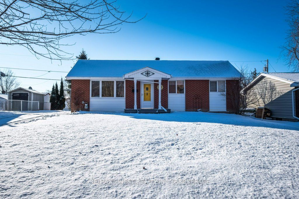 Detached House sold at 218 Amherst Drive, Loyalist, Amherstview, K7N 1T4 - MLS: X11941815