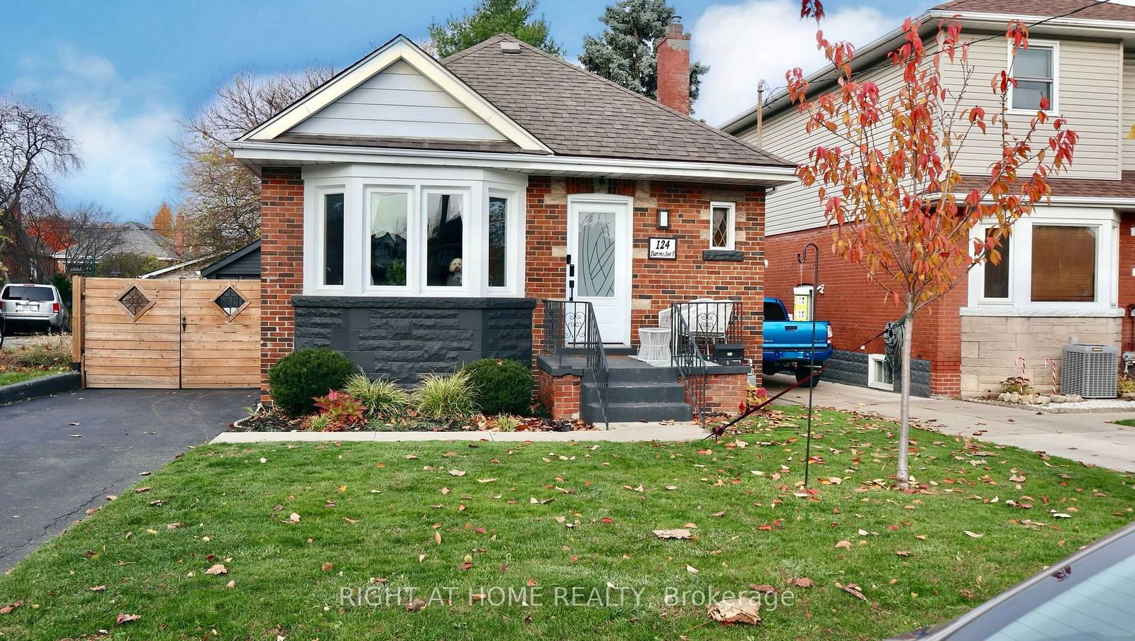 Detached House for sale at 124 Barons Avenue, Hamilton, Bartonville, L8K 2Y7 - MLS: X11941853