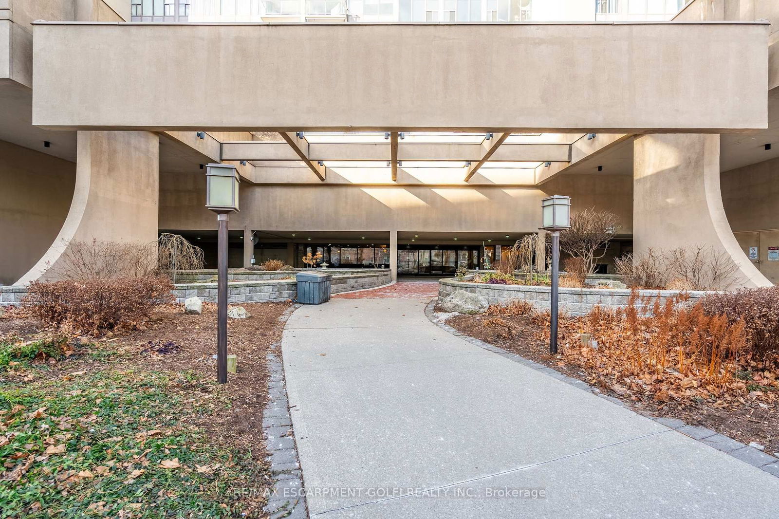 Condo sold at 1804-75 Queen Street, Hamilton, Strathcona, L8R 3J3 - MLS: X11941961