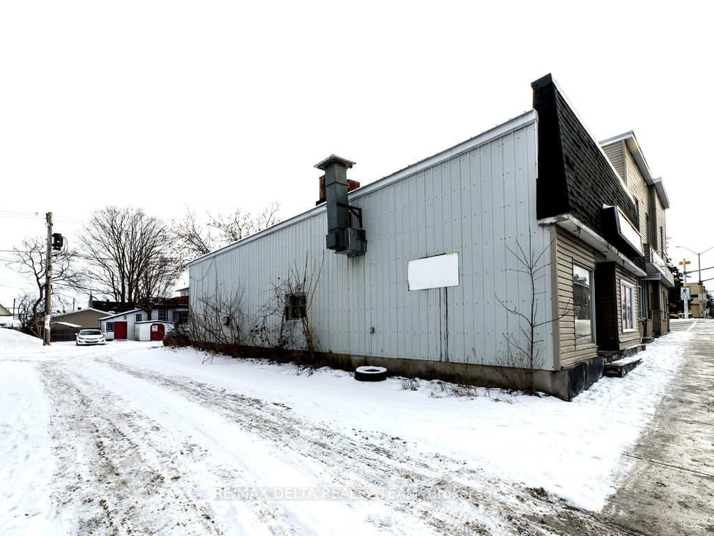 Building at 27 Bridge Street, Mississippi Mills, 911 - Almonte