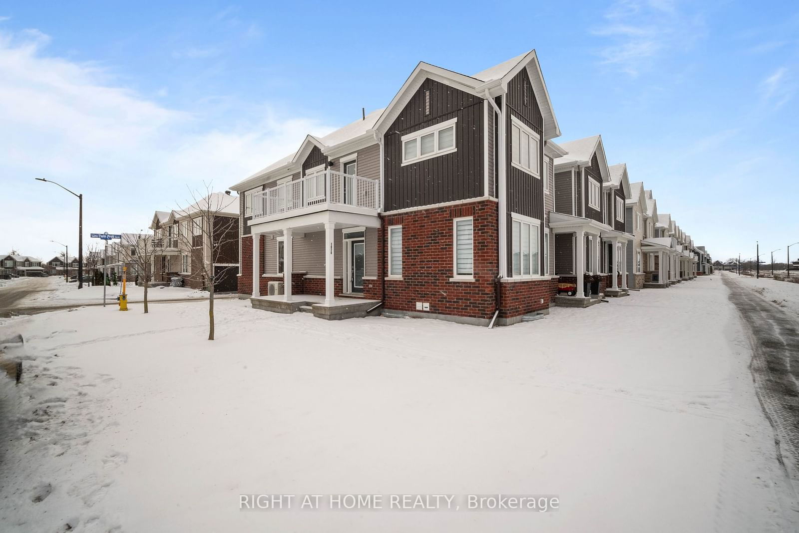 Townhouse for sale at 1070 CHAPMAN MILLS Drive, Barrhaven, 7704 - Barrhaven - Heritage Park, K2J 6P5 - MLS: X11942140