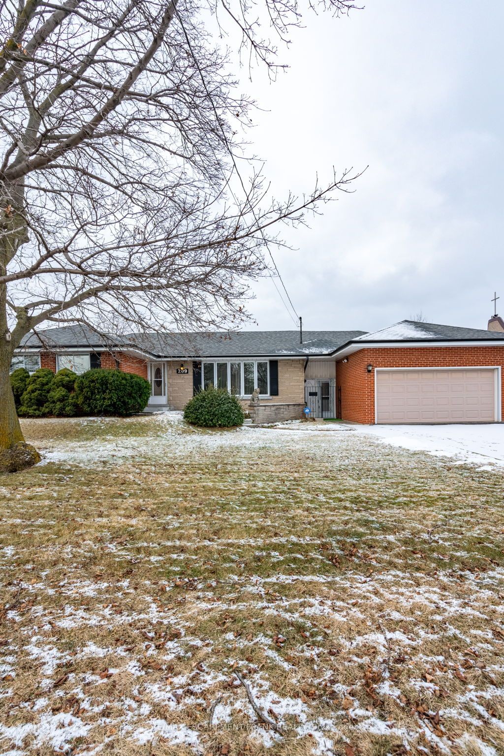 Detached House for sale at 209 Nash Road, Hamilton, Kentley, L8H 2P8 - MLS: X11942179