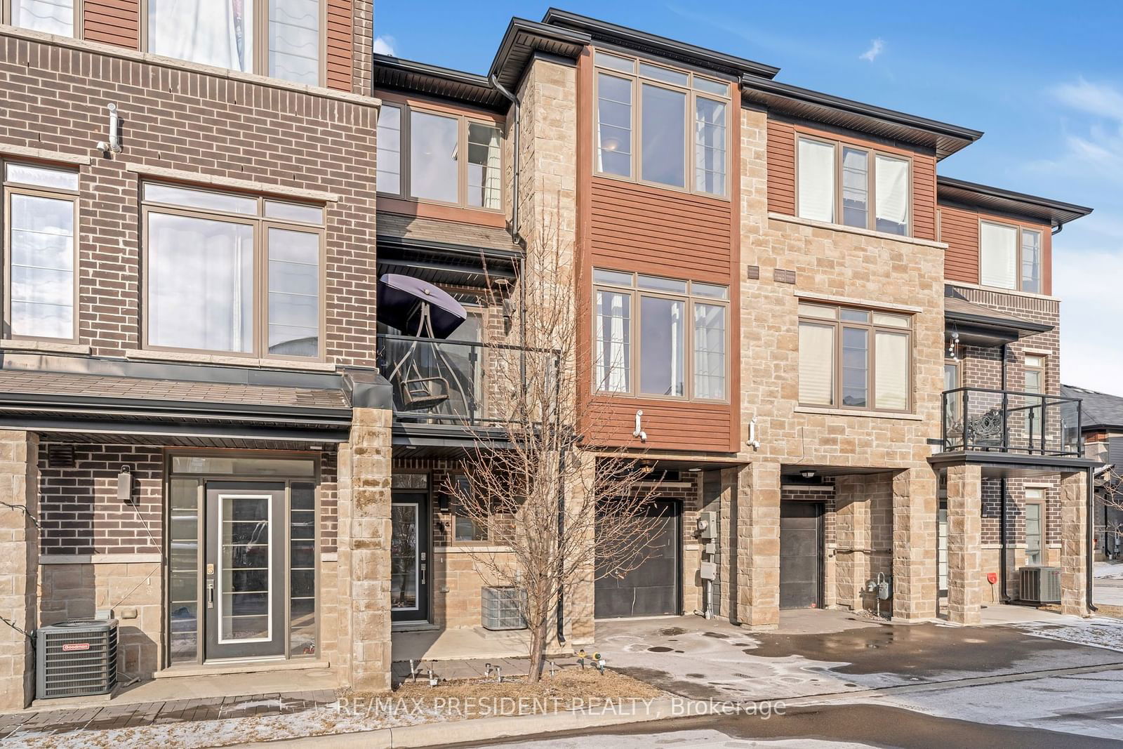 Townhouse for sale at 70-30 Times Square Boulevard, Hamilton, Stoney Creek Mountain, L8J 0L9 - MLS: X11942279