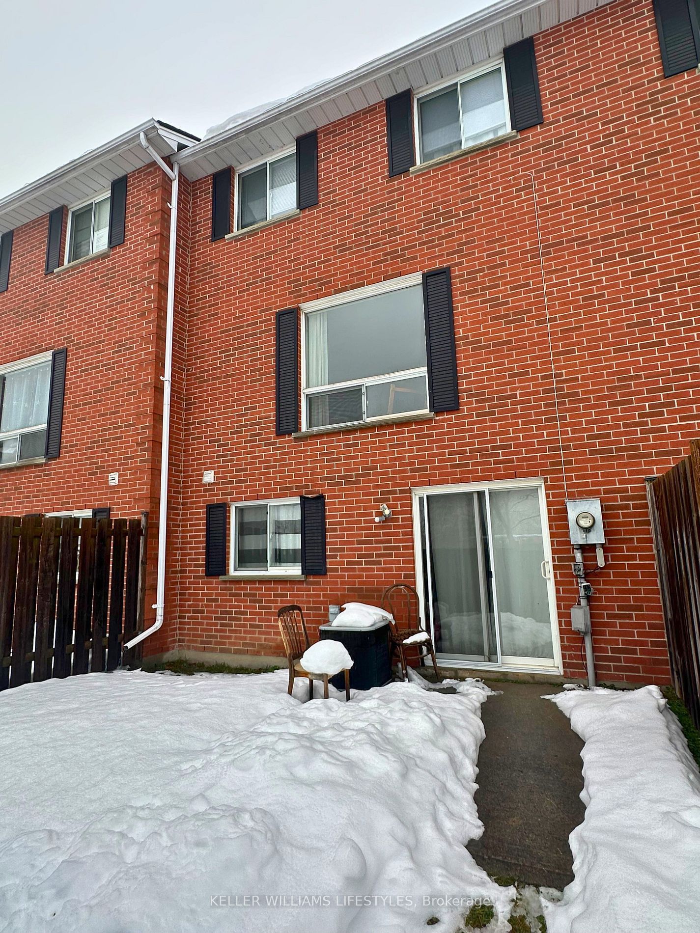 Townhouse sold at 32-190 Fleming Drive, London, East B, N5V 5B8 - MLS: X11942314