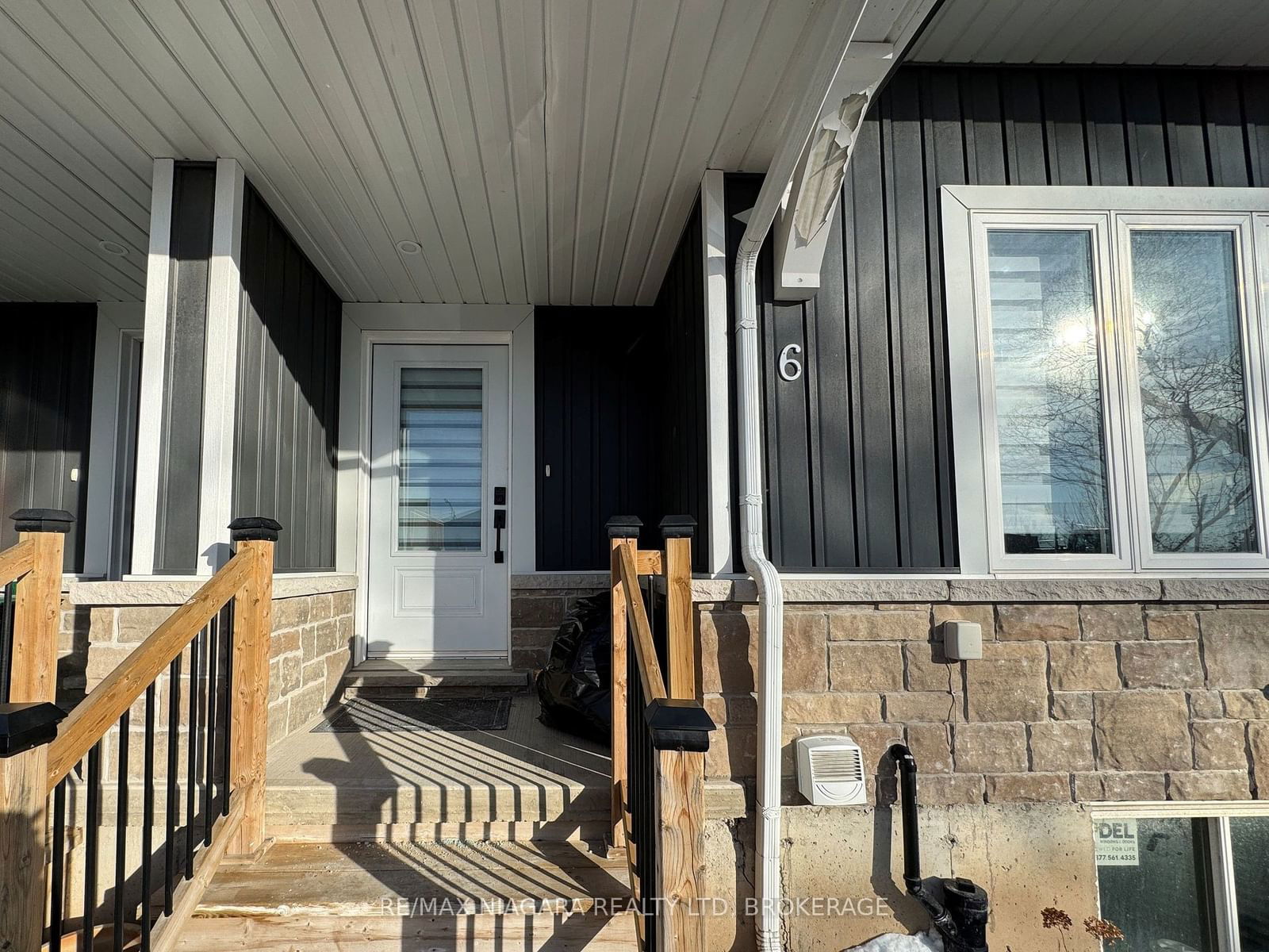 Townhouse for lease at 6 Upper-8196 Mcleod Road, Niagara Falls, 222 - Brown, L2H 3N3 - MLS: X11942593