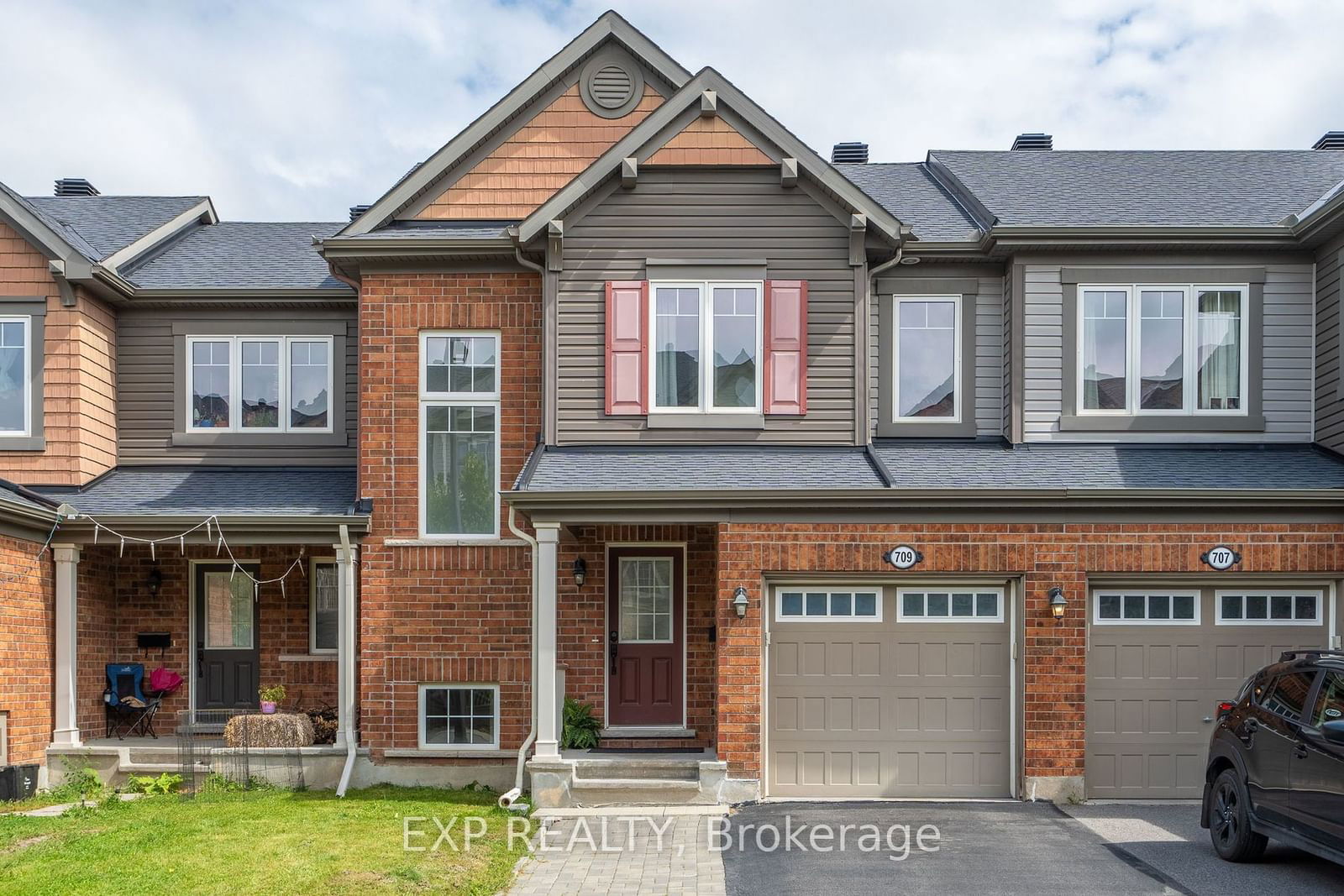 Townhouse leased at 709 Maloja Way, Stittsville - Munster - Richmond, 8211 - Stittsville (North), K2S 0N6 - MLS: X11942595