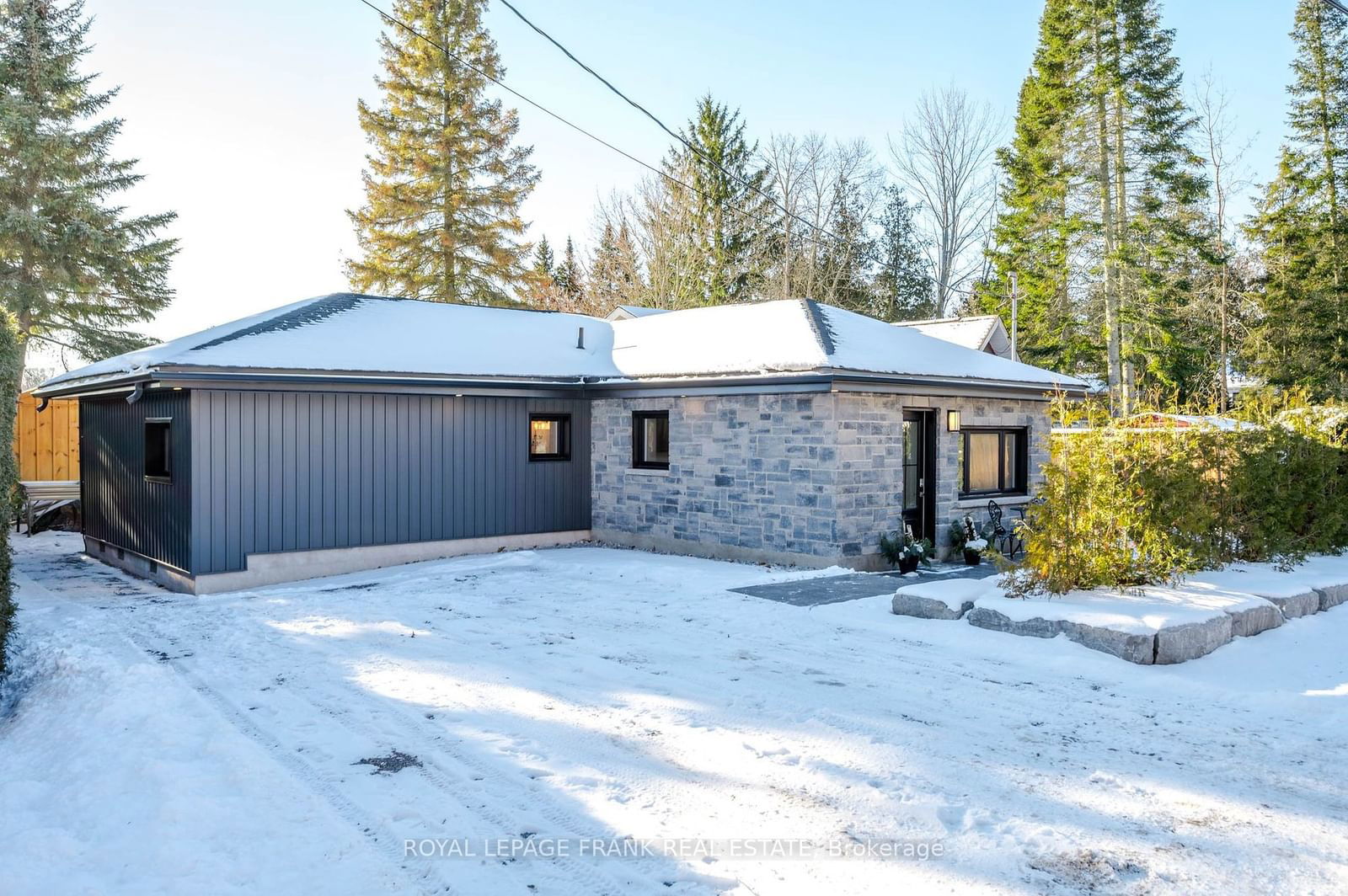 Detached House for sale at 178 Front Street, Kawartha Lakes, Bobcaygeon, K0M 1A0 - MLS: X11942716